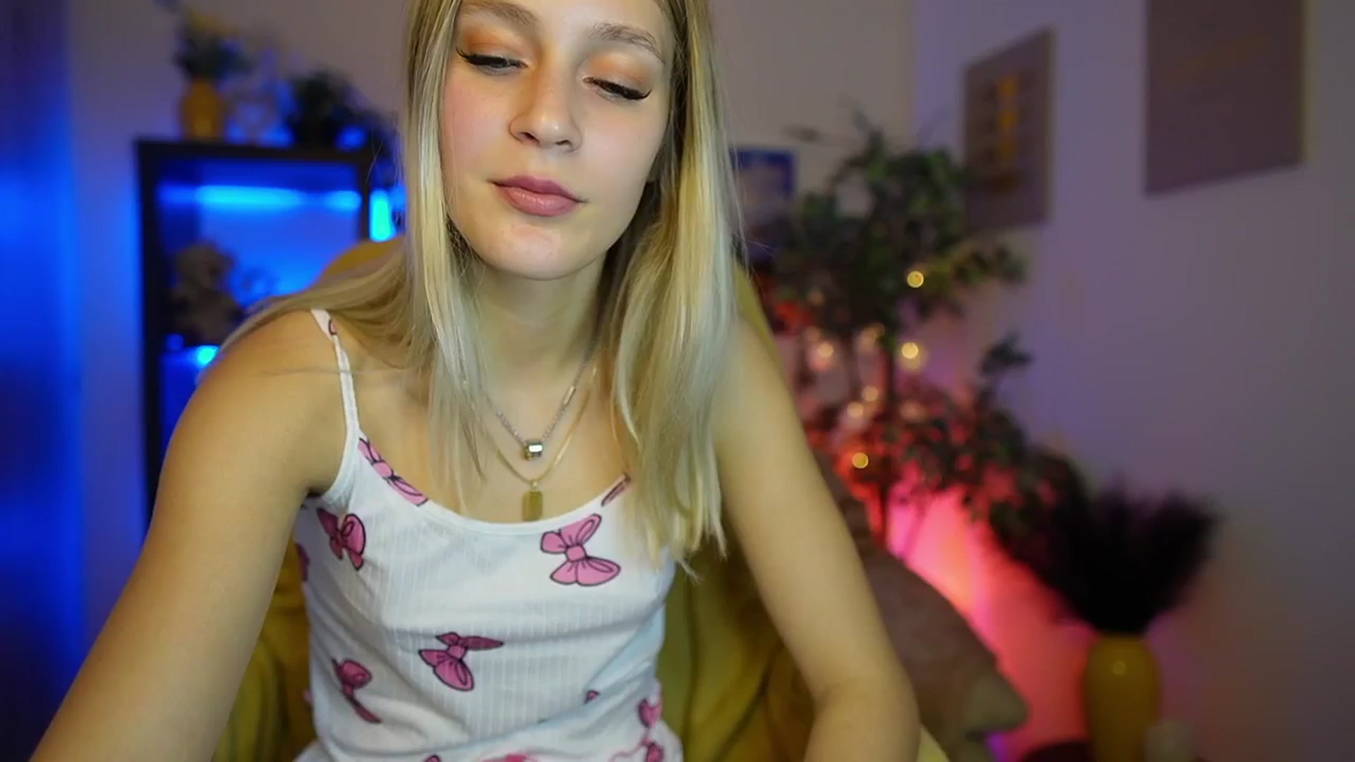 Gallery image thumbnail from Luna_Grace18's myfreecams stream on, 03/21/2026, 18:15 image 2 of 20