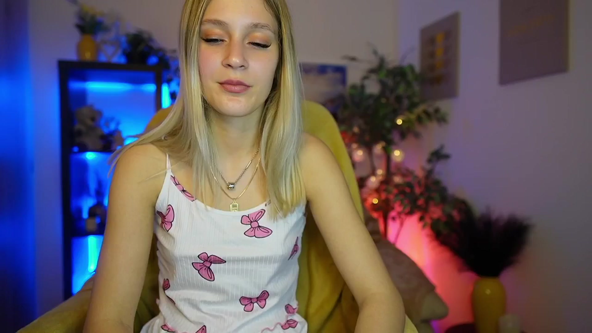Gallery image thumbnail from Luna_Grace18's myfreecams stream on, 03/21/2026, 18:15 image 4 of 20