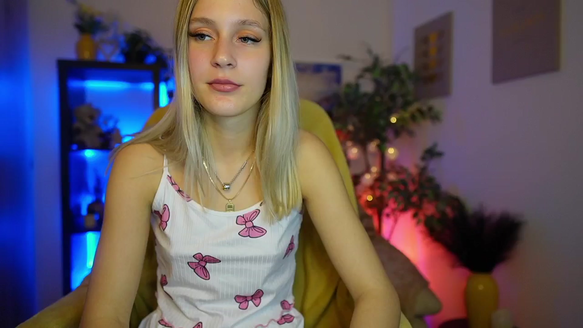 Gallery image thumbnail from Luna_Grace18's myfreecams stream on, 03/21/2026, 18:15 image 3 of 20