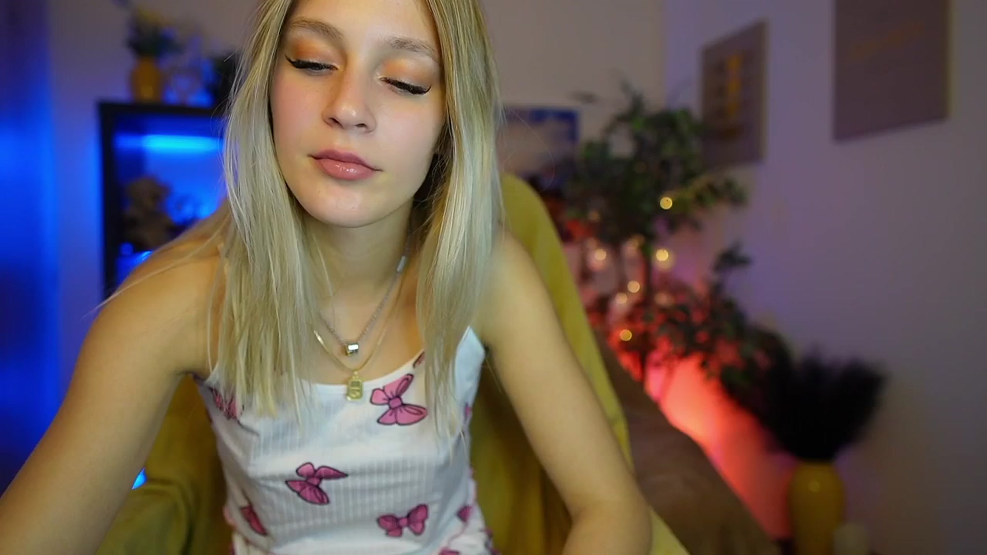 Gallery image thumbnail from Luna_Grace18's myfreecams stream on, 03/21/2026, 19:10 image 16 of 20