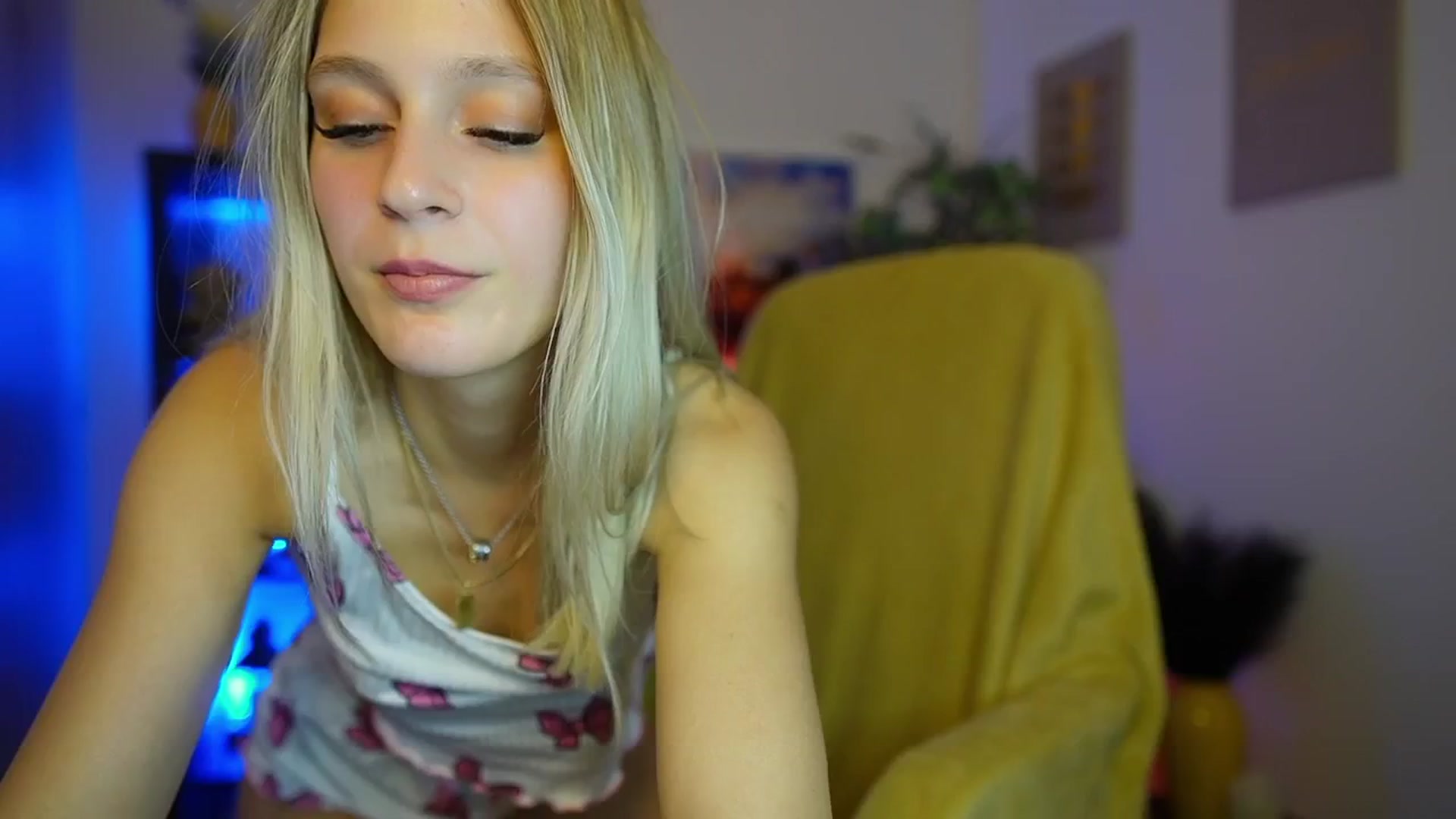 Gallery image thumbnail from Luna_Grace18's myfreecams stream on, 03/21/2026, 19:10 image 10 of 20