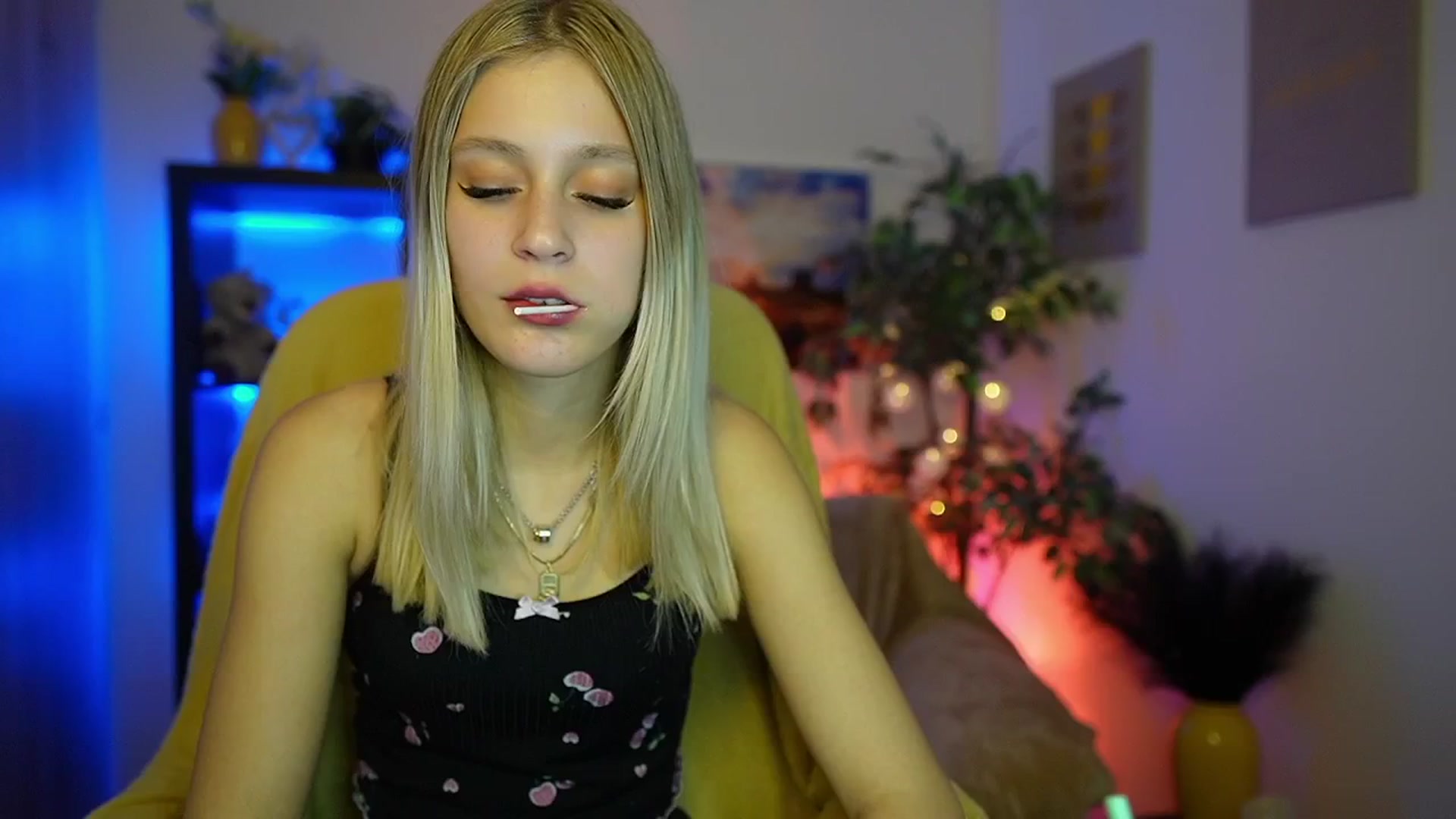 Gallery image thumbnail from Luna_Grace18's myfreecams stream on, 03/22/2026, 14:55 image 7 of 20