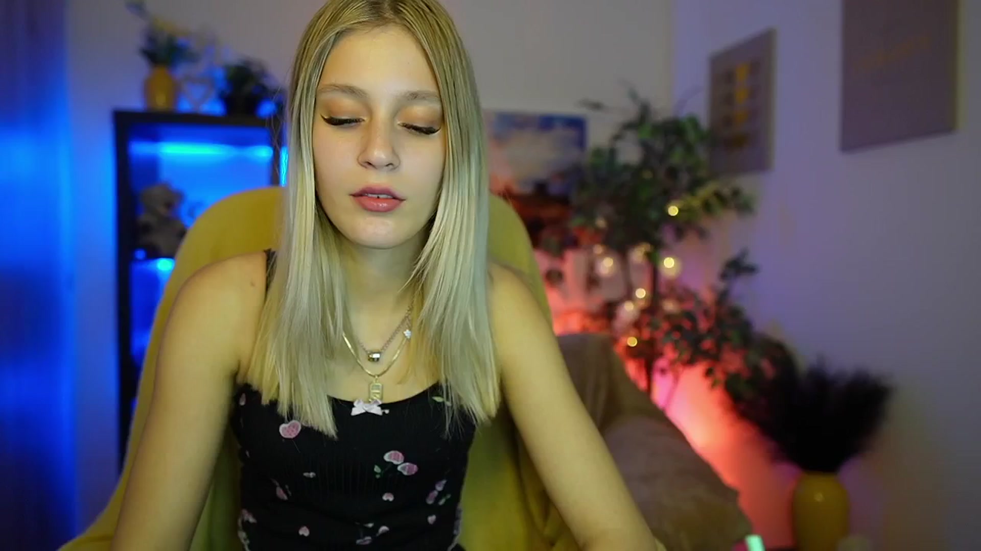 Gallery image thumbnail from Luna_Grace18's myfreecams stream on, 03/22/2026, 14:55 image 6 of 20