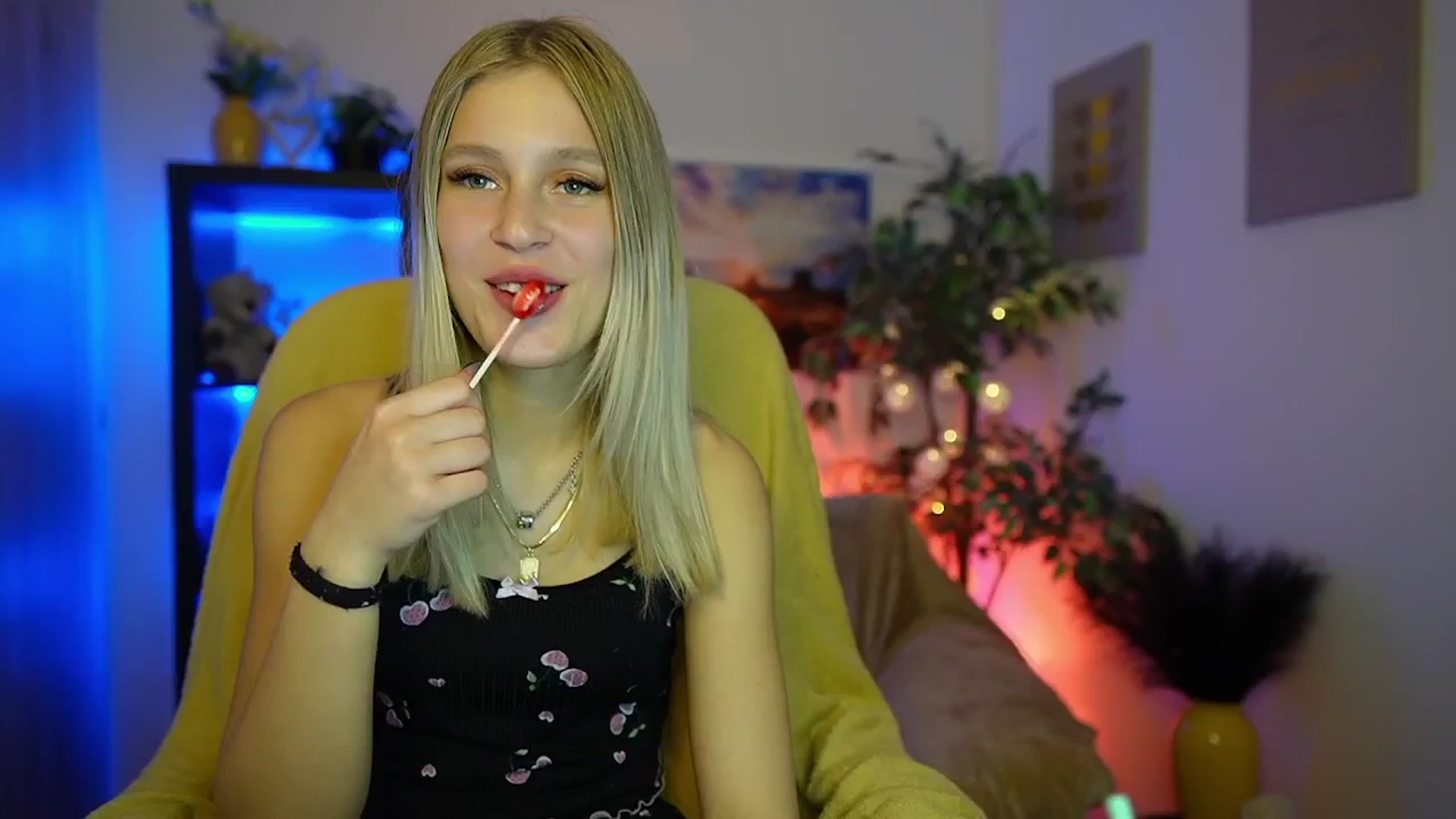 Gallery image thumbnail from Luna_Grace18's myfreecams stream on, 03/22/2026, 14:55 image 8 of 20