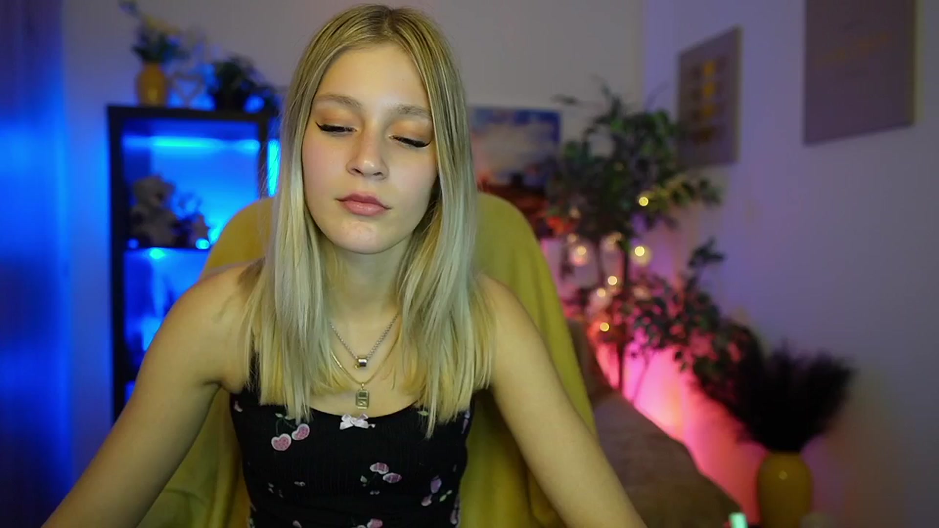 Gallery image thumbnail from Luna_Grace18's myfreecams stream on, 03/22/2026, 16:14 image 17 of 20