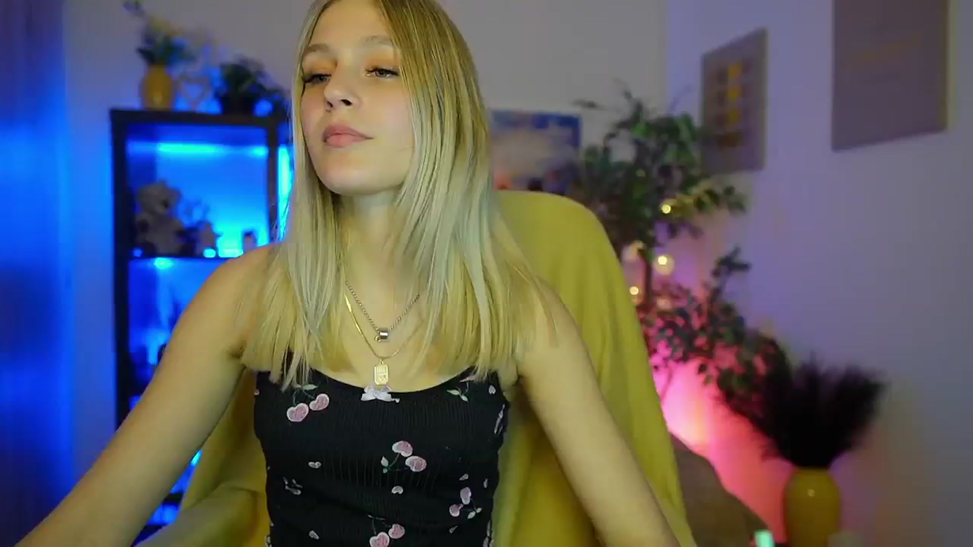 Gallery image thumbnail from Luna_Grace18's myfreecams stream on, 03/22/2026, 16:14 image 16 of 20