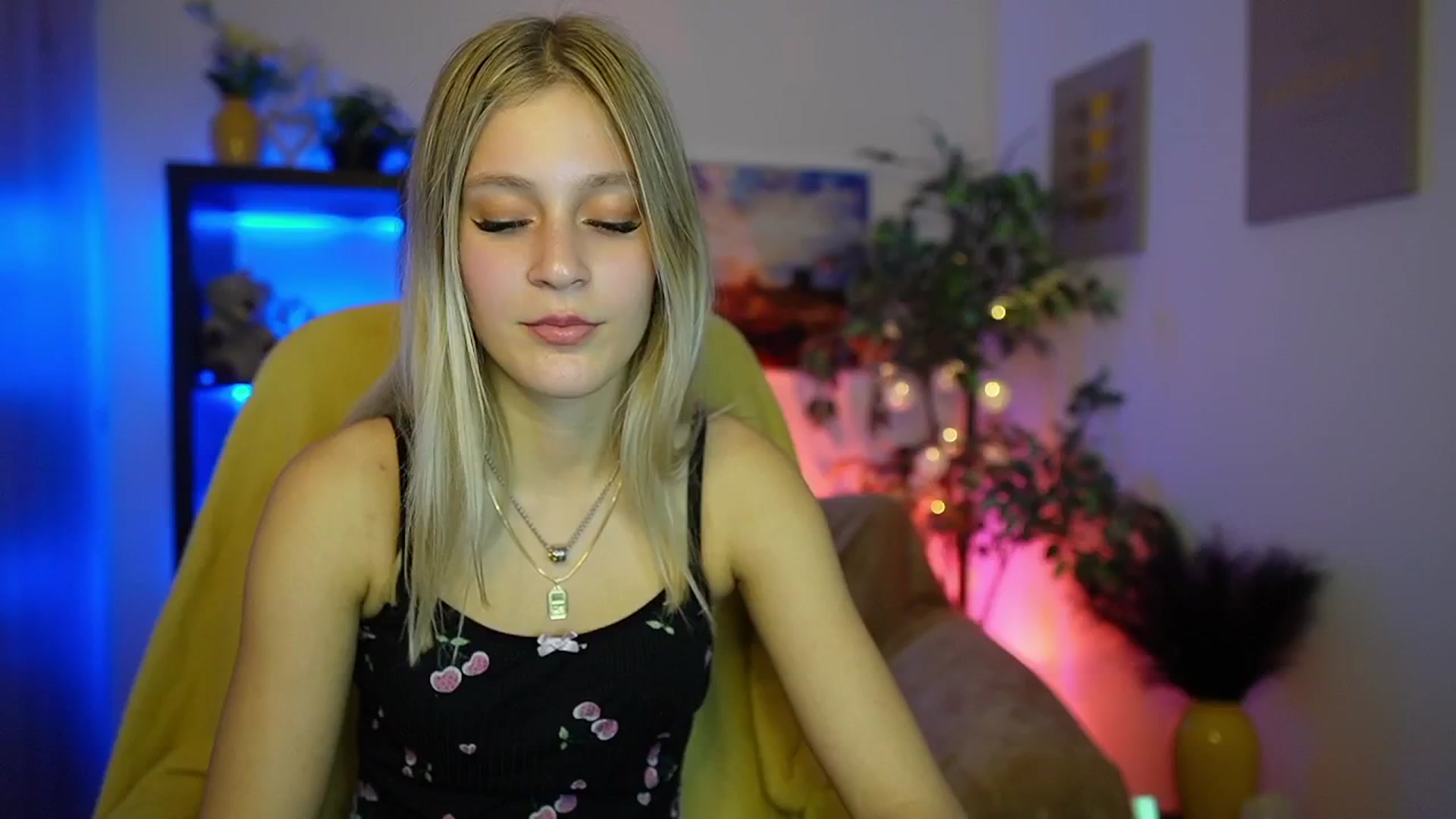 Gallery image thumbnail from Luna_Grace18's myfreecams stream on, 03/22/2026, 16:14 image 9 of 20