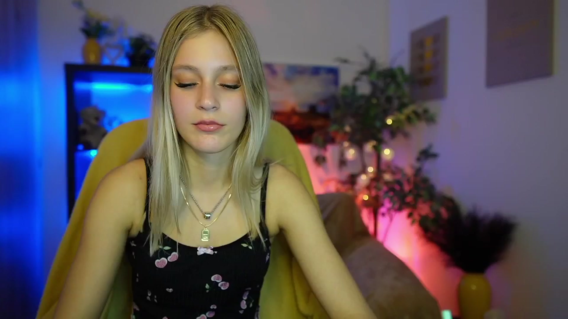 Gallery image thumbnail from Luna_Grace18's myfreecams stream on, 03/22/2026, 16:14 image 10 of 20