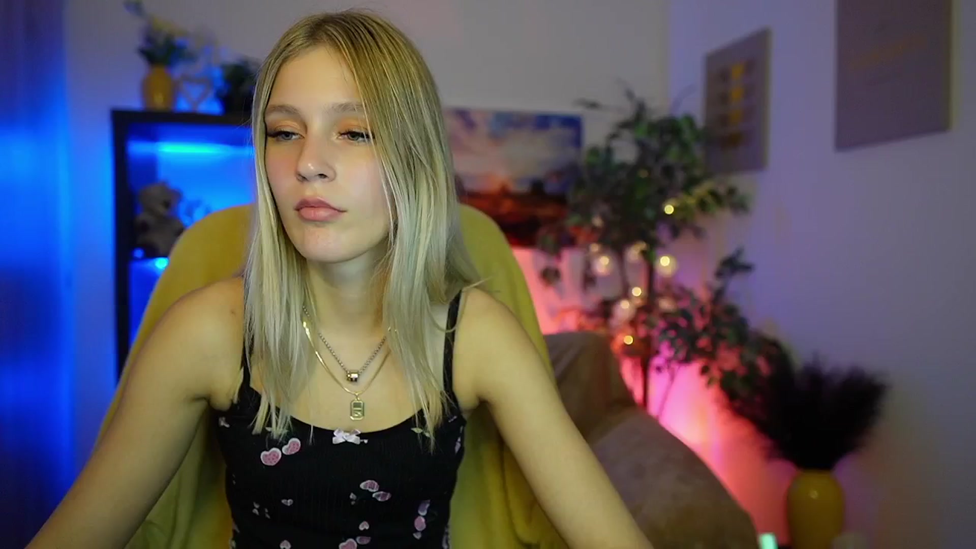 Gallery image thumbnail from Luna_Grace18's myfreecams stream on, 03/22/2026, 16:14 image 12 of 20