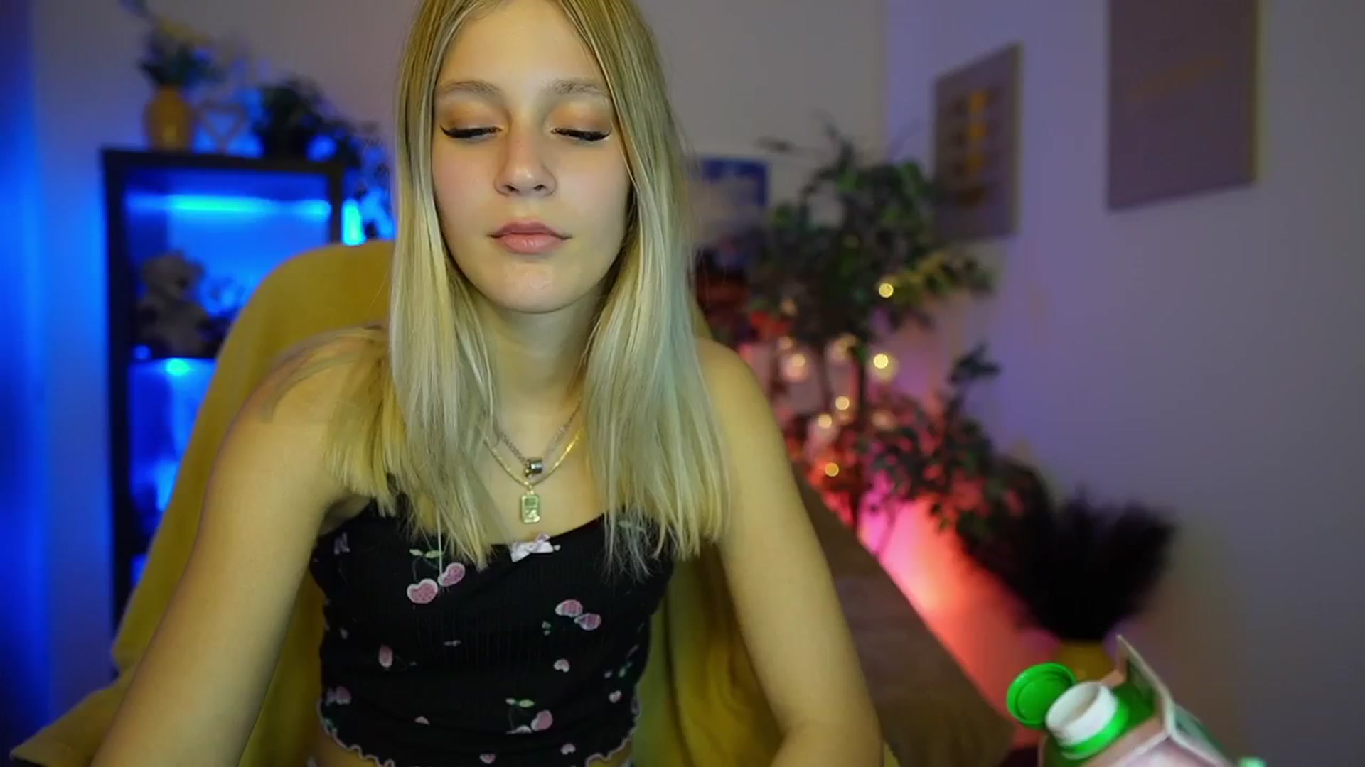 Gallery image thumbnail from Luna_Grace18's myfreecams stream on, 03/22/2026, 18:30 image 8 of 20