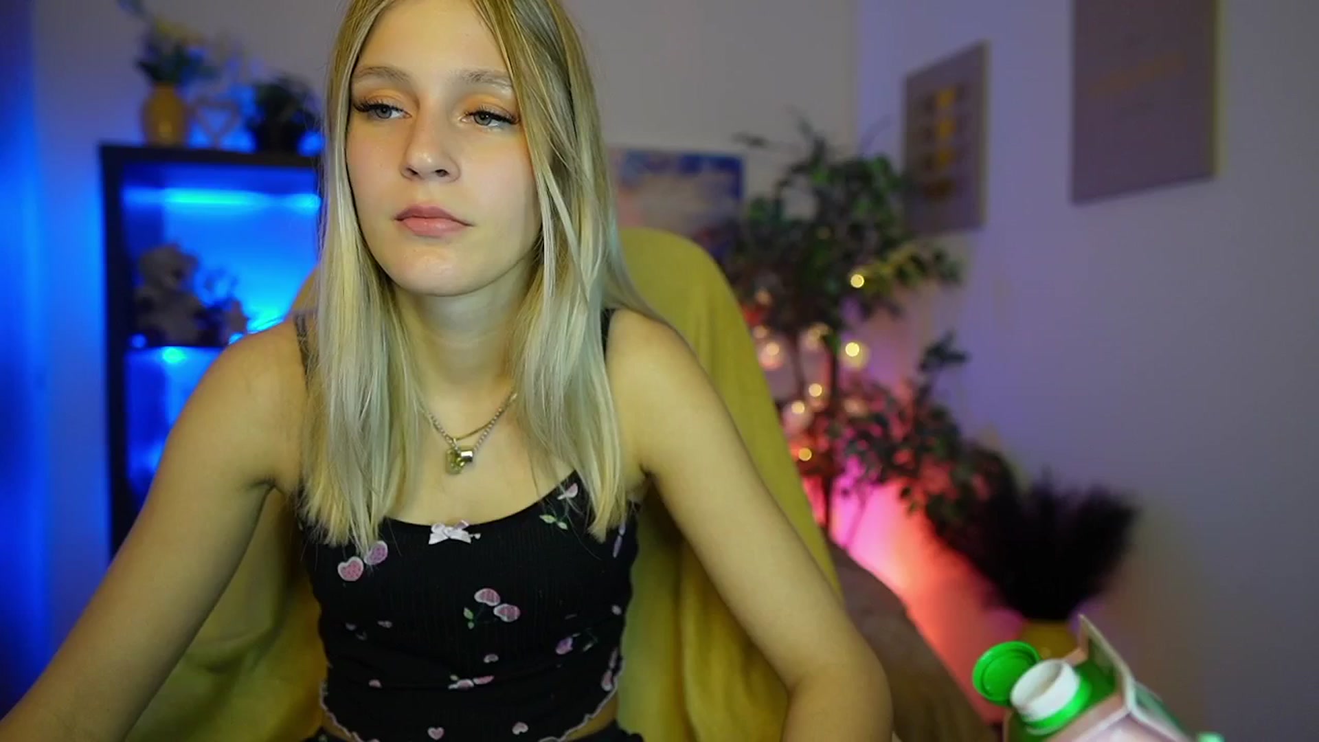 Gallery image thumbnail from Luna_Grace18's myfreecams stream on, 03/22/2026, 18:30 image 18 of 20