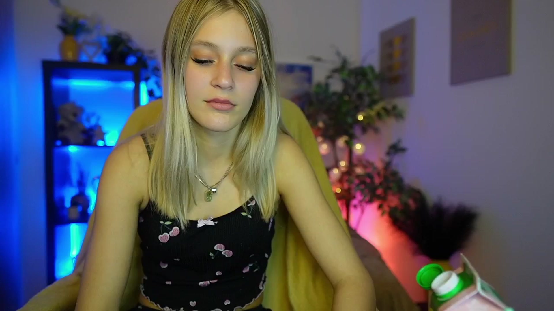 Gallery image thumbnail from Luna_Grace18's myfreecams stream on, 03/22/2026, 18:30 image 19 of 20