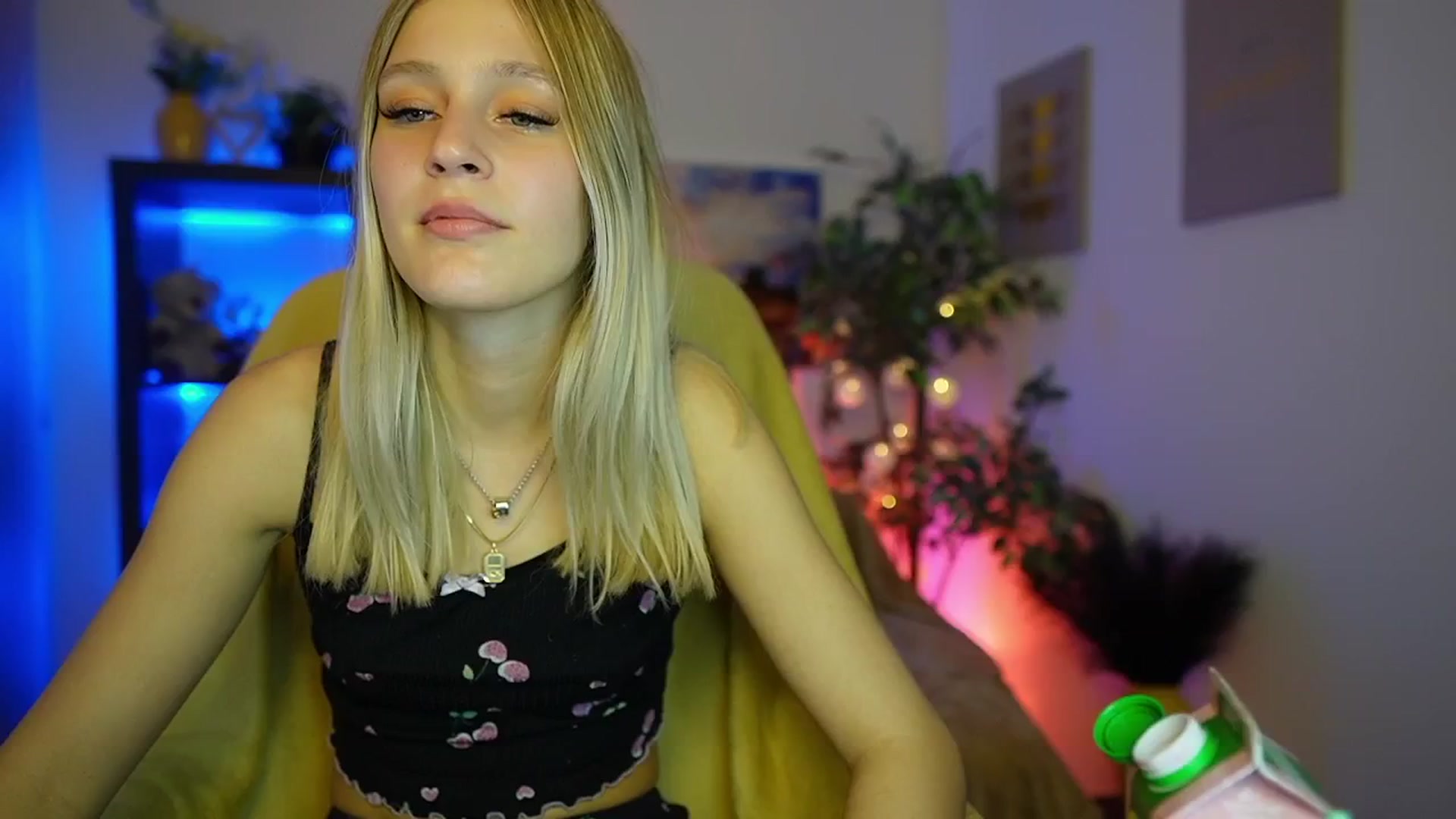 Gallery image thumbnail from Luna_Grace18's myfreecams stream on, 03/22/2026, 18:58 image 1 of 20