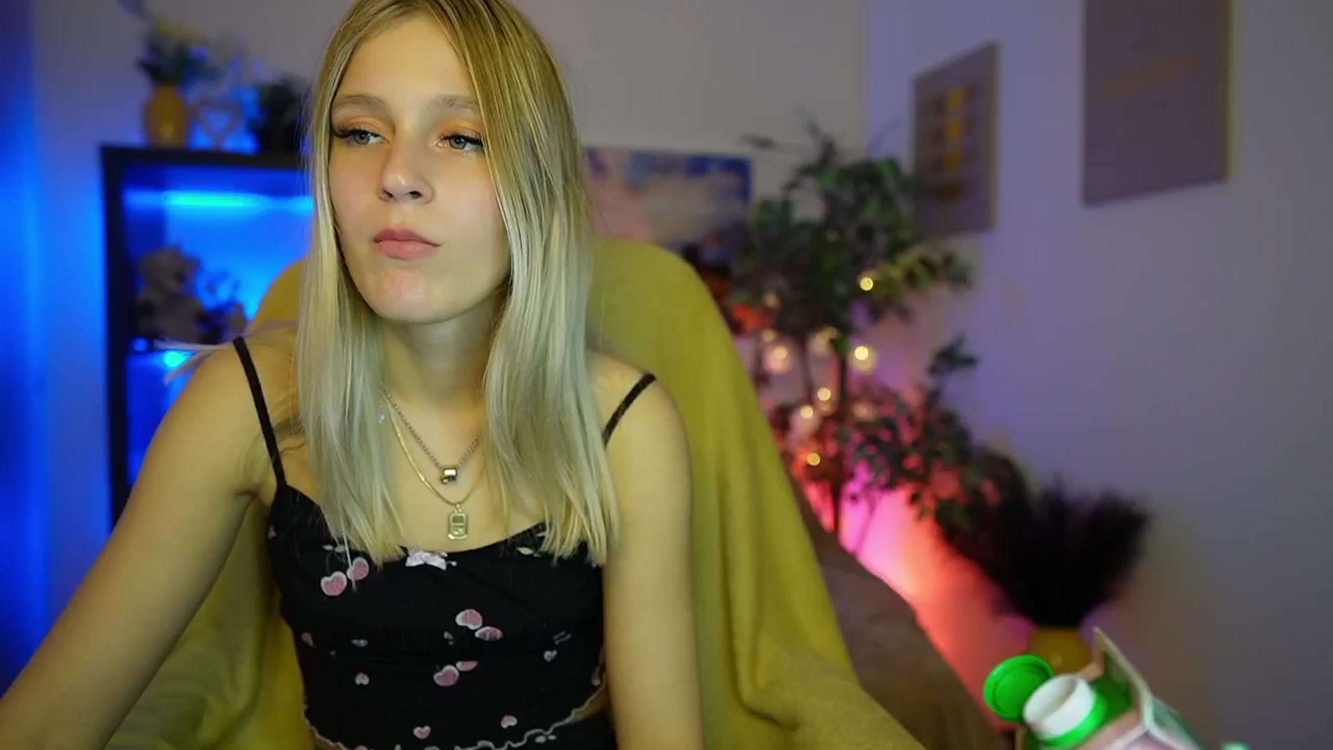 Gallery image thumbnail from Luna_Grace18's myfreecams stream on, 03/22/2026, 18:58 image 10 of 20