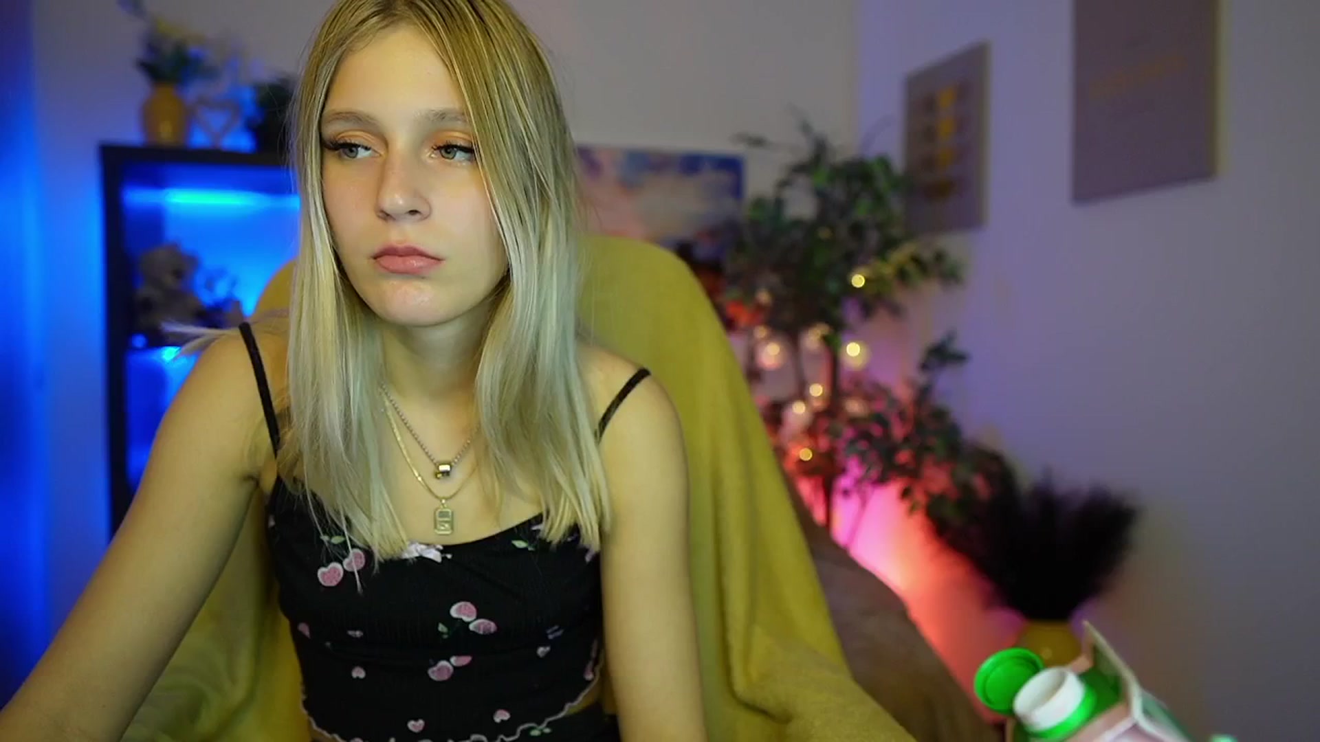 Gallery image thumbnail from Luna_Grace18's myfreecams stream on, 03/22/2026, 18:58 image 9 of 20