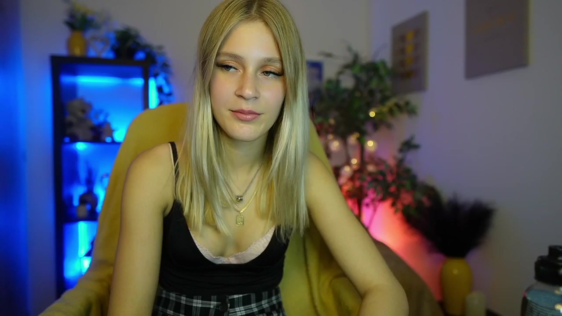 Gallery image thumbnail from Luna_Grace18's myfreecams stream on, 03/23/2026, 15:30 image 9 of 20
