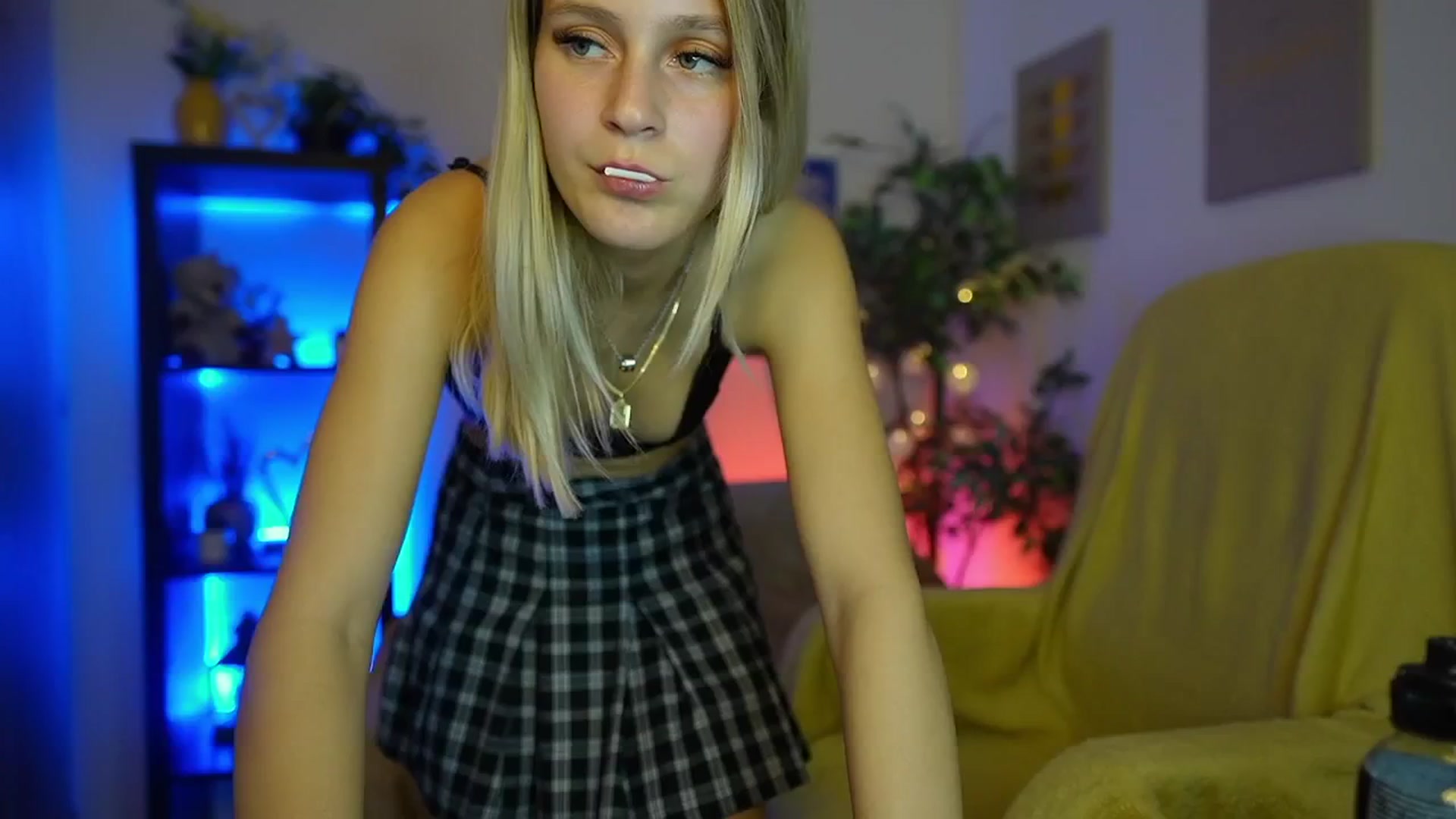 Gallery image thumbnail from Luna_Grace18's myfreecams stream on, 03/23/2026, 15:30 image 18 of 20