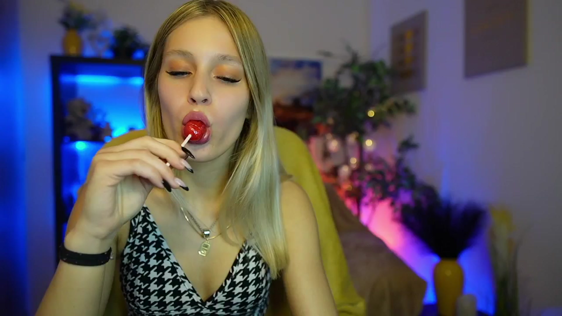 Gallery image thumbnail from Luna_Grace18's myfreecams stream on, 03/26/2026, 14:17 image 7 of 20