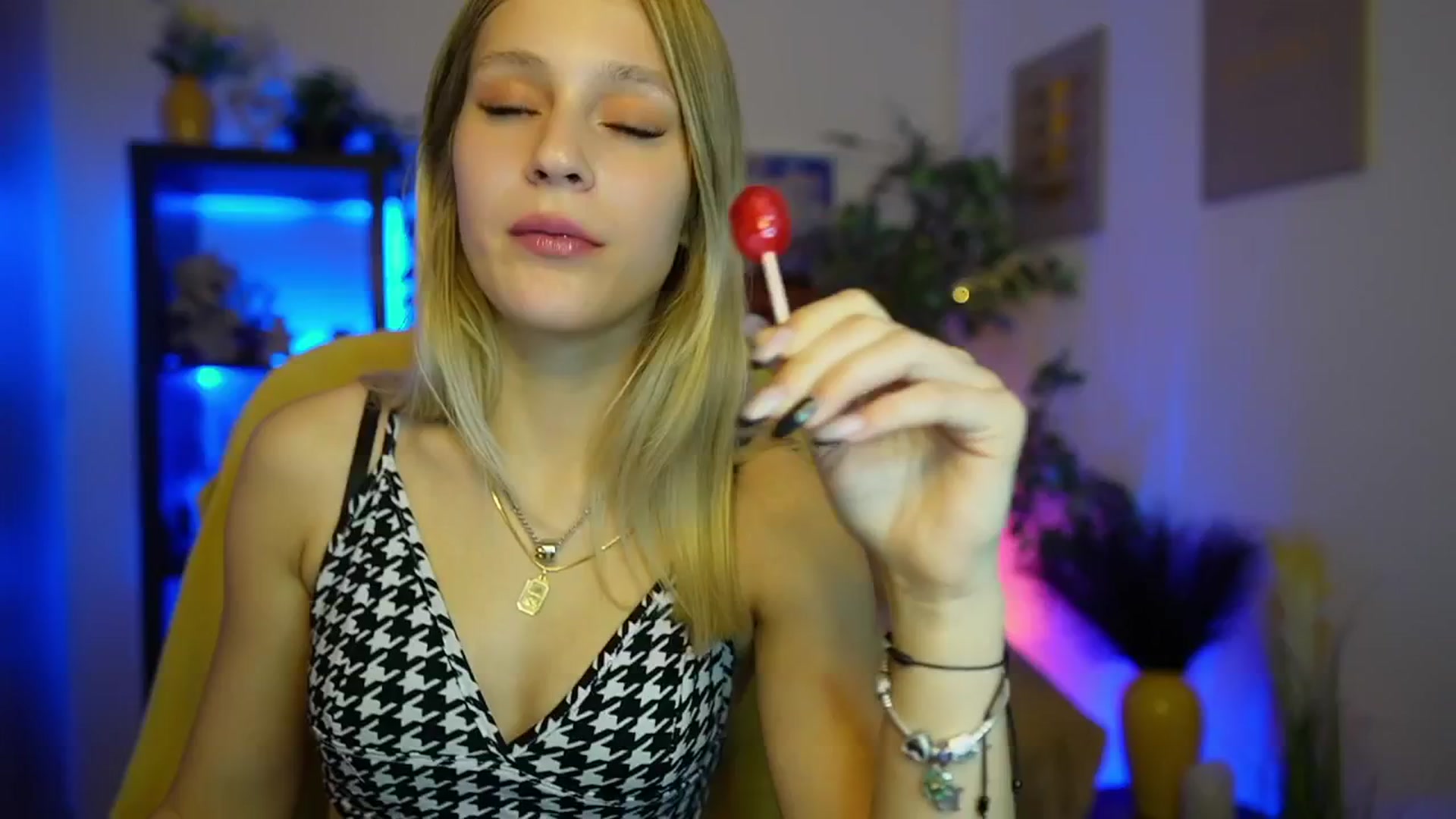 Gallery image thumbnail from Luna_Grace18's myfreecams stream on, 03/26/2026, 14:17 image 9 of 20