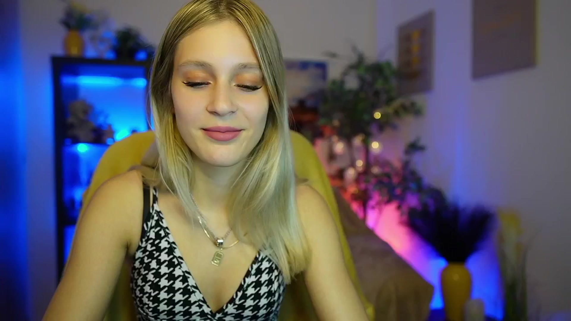 Gallery image thumbnail from Luna_Grace18's myfreecams stream on, 03/26/2026, 14:17 image 6 of 20