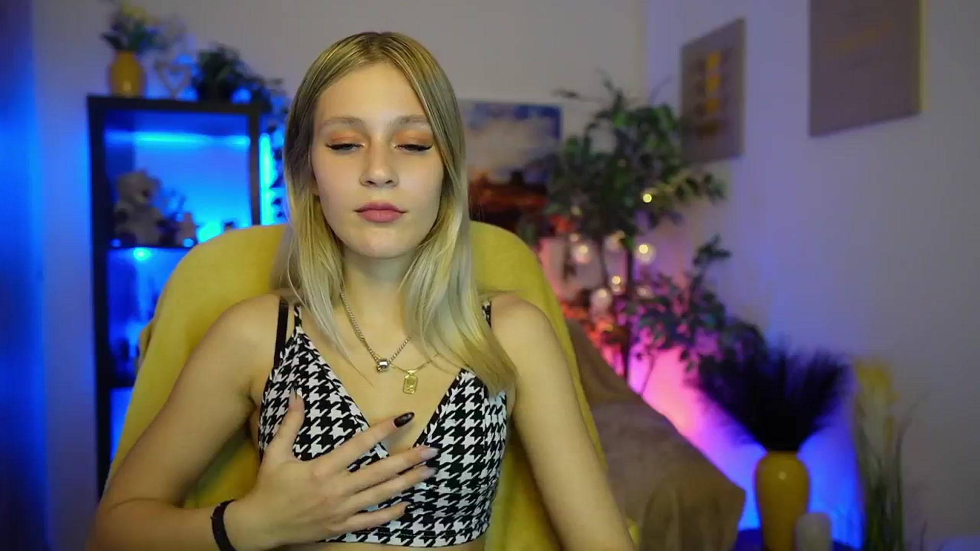 Gallery image thumbnail from Luna_Grace18's myfreecams stream on, 03/26/2026, 14:17 image 5 of 20