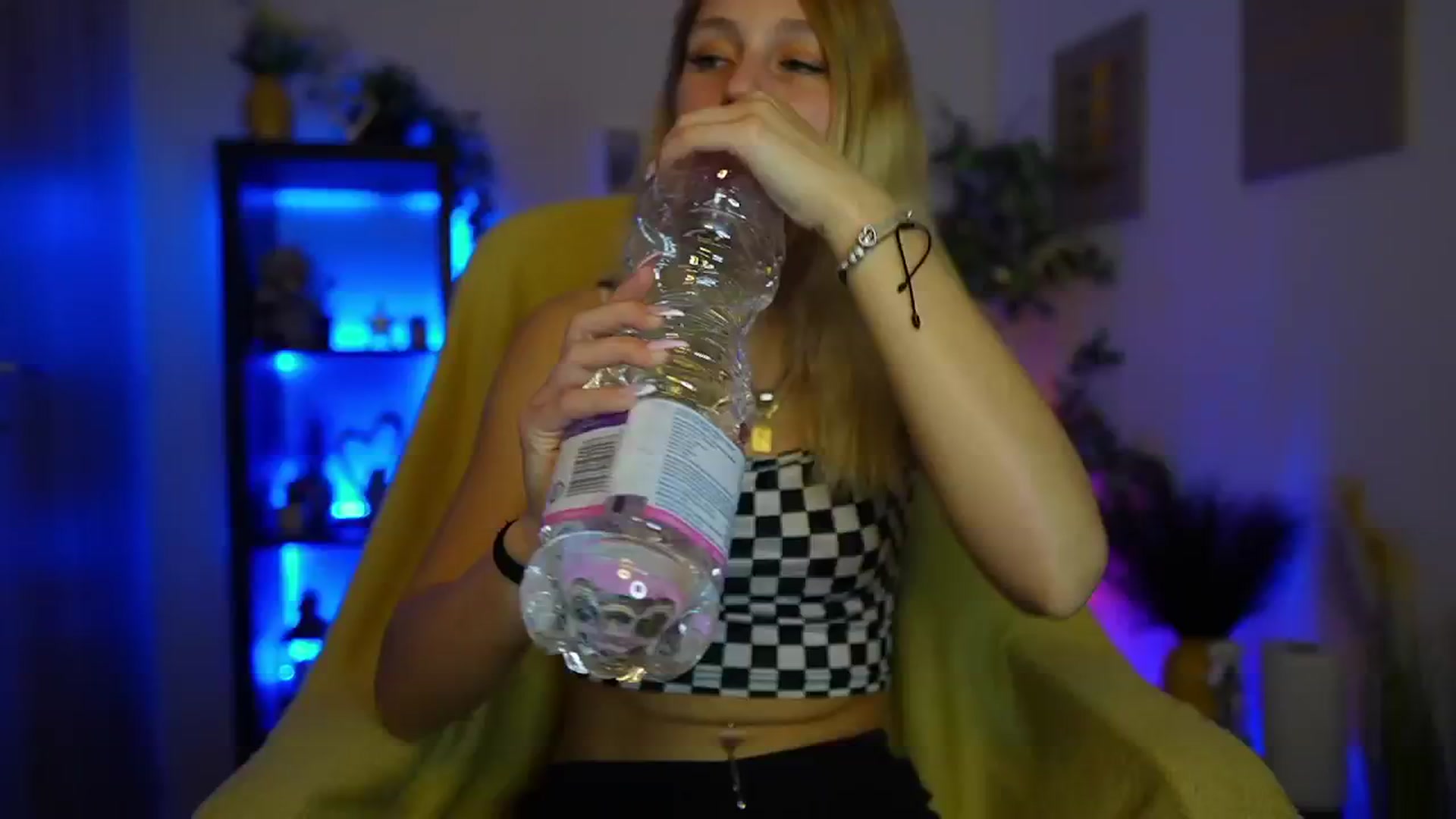 Gallery image thumbnail from Luna_Grace18's myfreecams stream on, 04/06/2026, 18:26 image 15 of 20