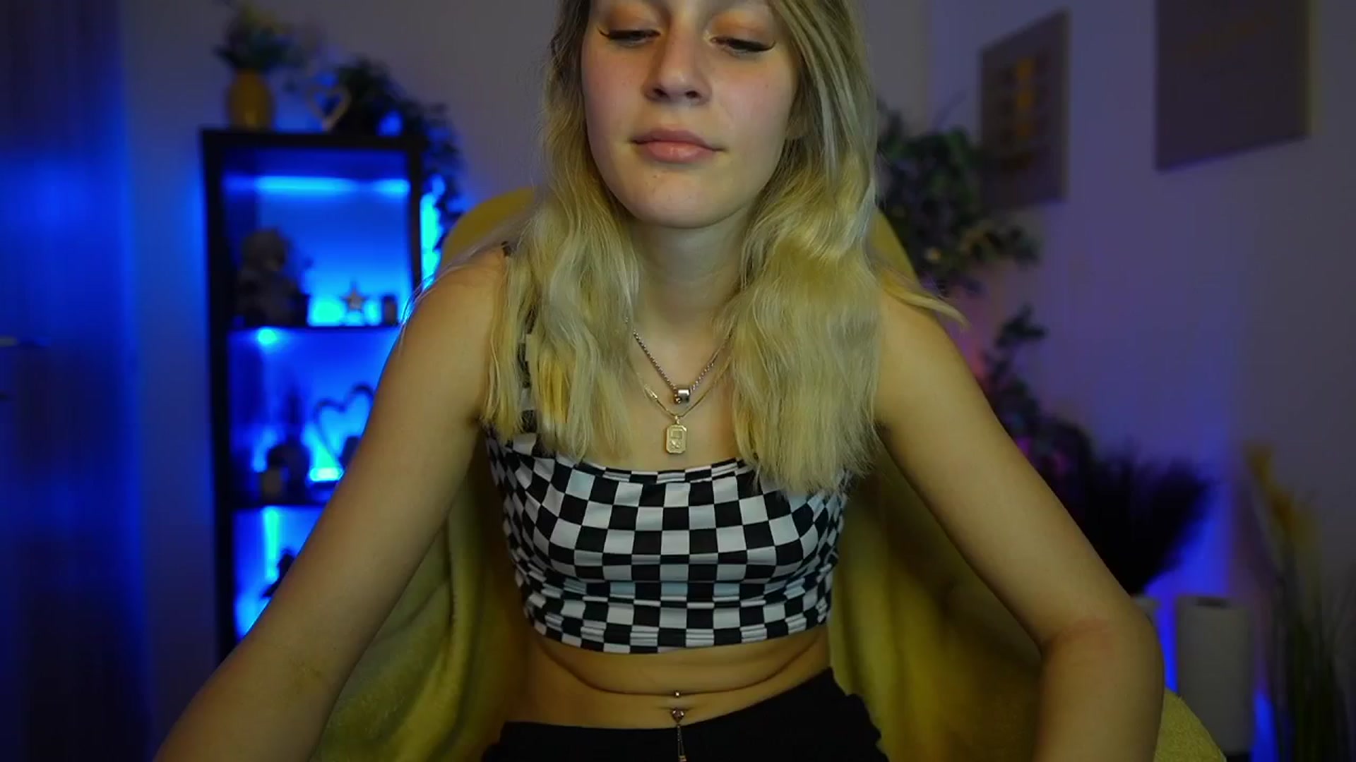 Gallery image thumbnail from Luna_Grace18's myfreecams stream on, 04/06/2026, 18:26 image 10 of 20