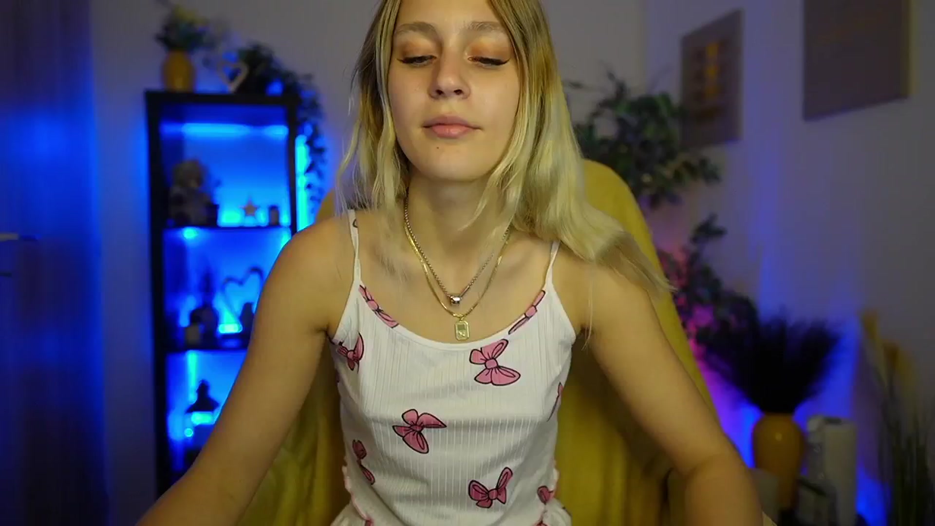 Gallery image thumbnail from Luna_Grace18's myfreecams stream on, 04/08/2026, 14:12 image 3 of 20