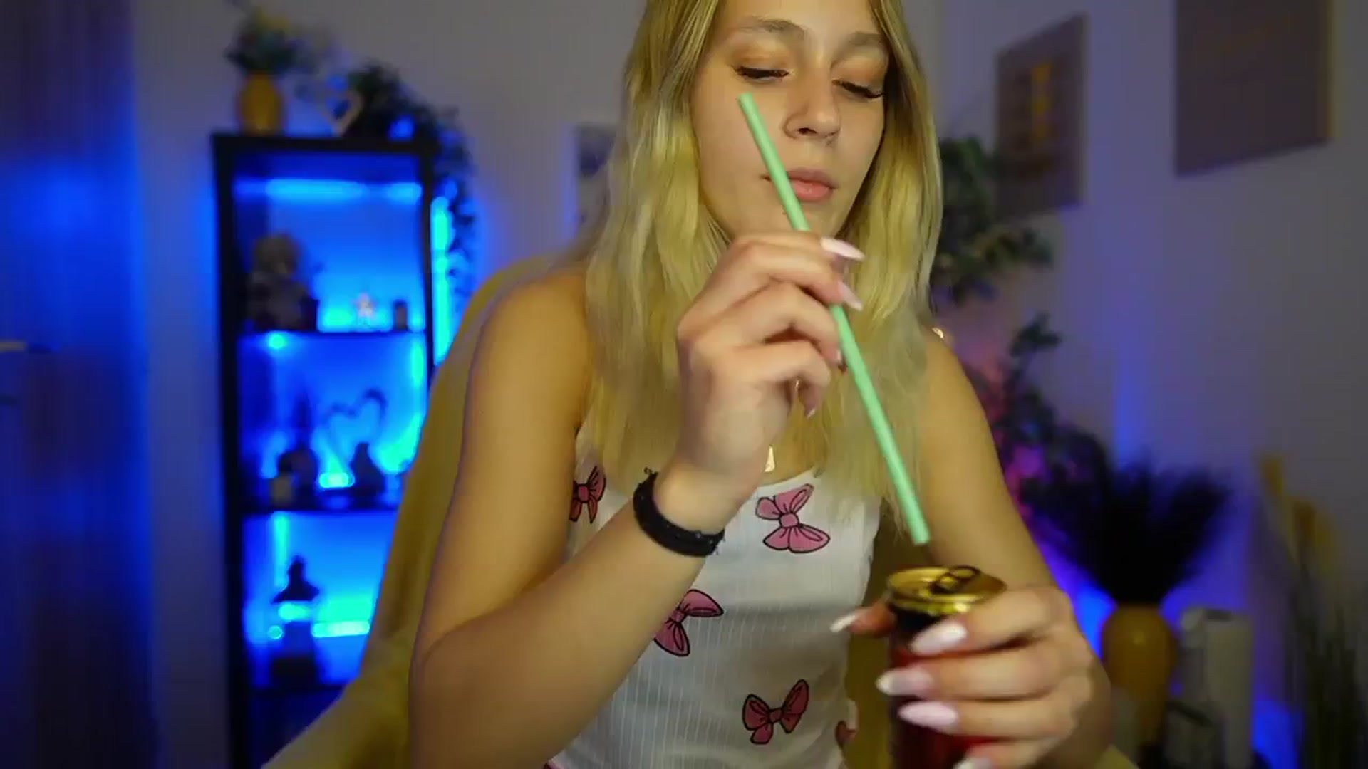 Gallery image thumbnail from Luna_Grace18's myfreecams stream on, 04/08/2026, 14:12 image 2 of 20