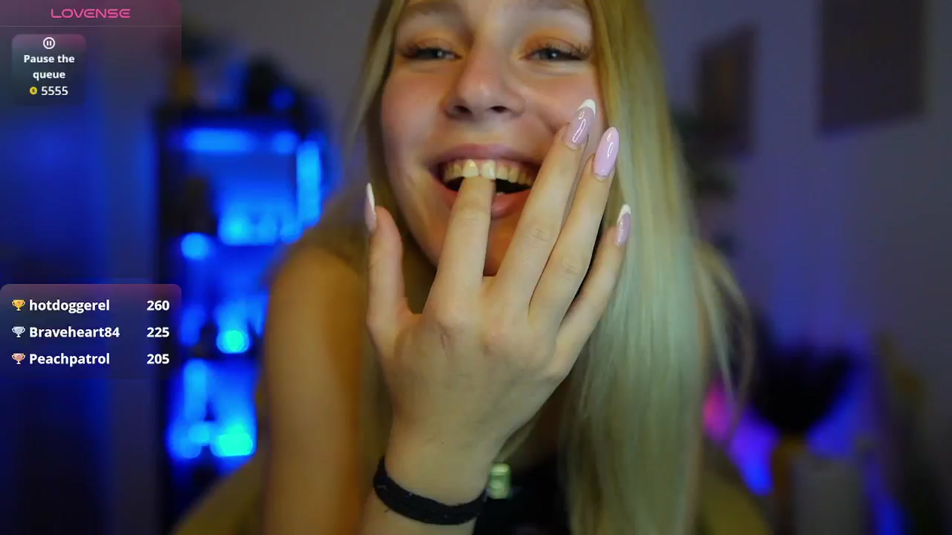 Gallery image thumbnail from Luna_Grace18's myfreecams stream on, 04/18/2026, 17:57 image 5 of 20