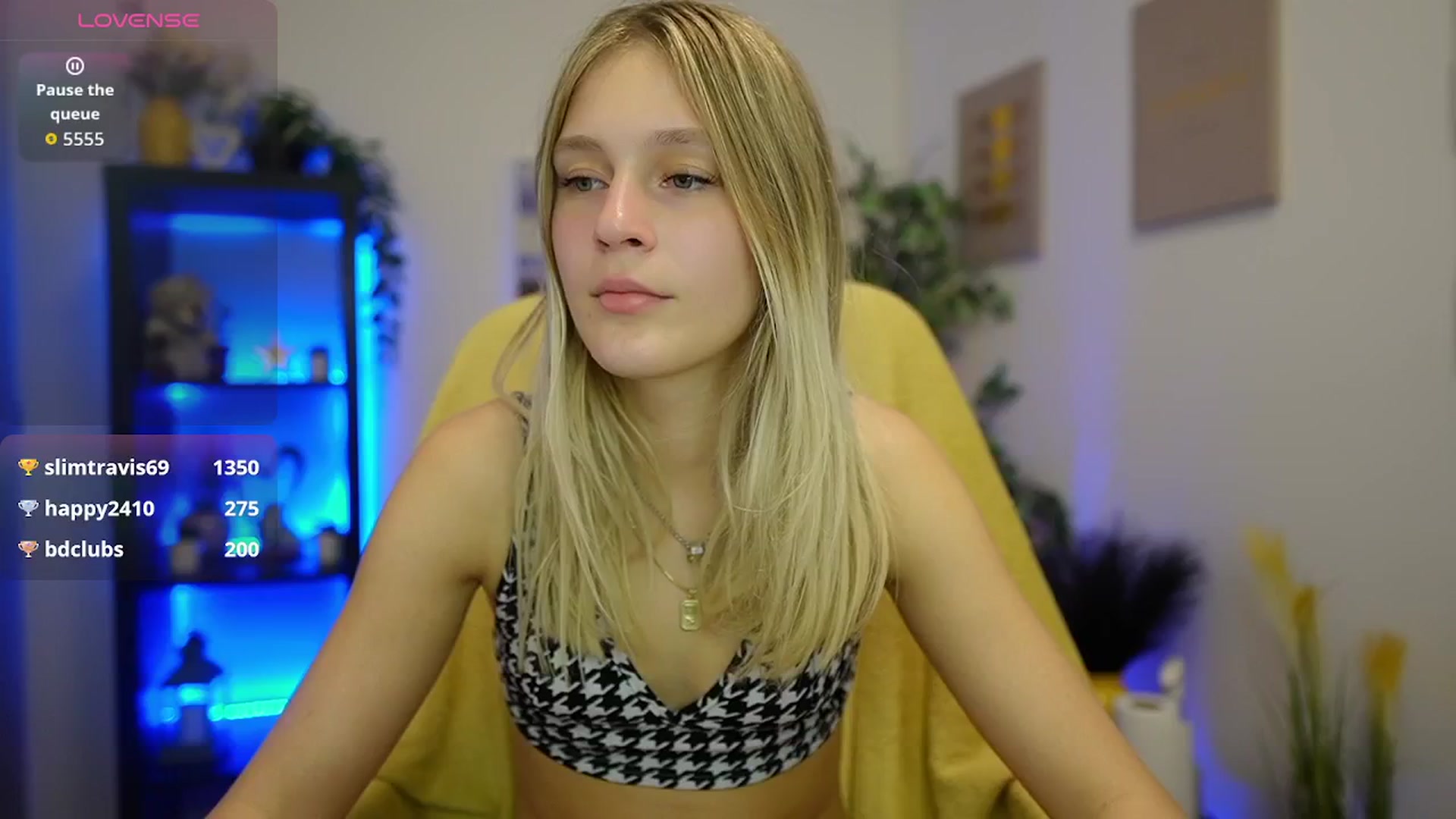 Gallery image thumbnail from Luna_Grace18's myfreecams stream on, 04/28/2026, 23:09 image 18 of 20