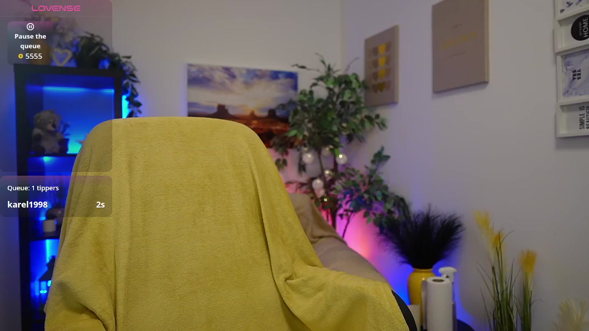Gallery image thumbnail from Luna_Grace18's myfreecams stream on, 04/29/2026, 19:27 image 9 of 20