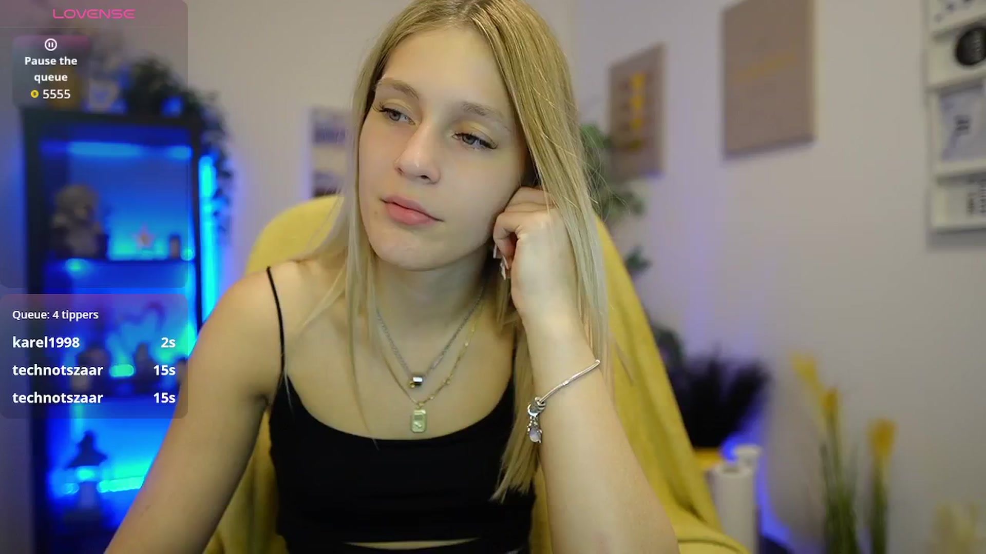 Gallery image thumbnail from Luna_Grace18's myfreecams stream on, 04/29/2026, 19:27 image 16 of 20