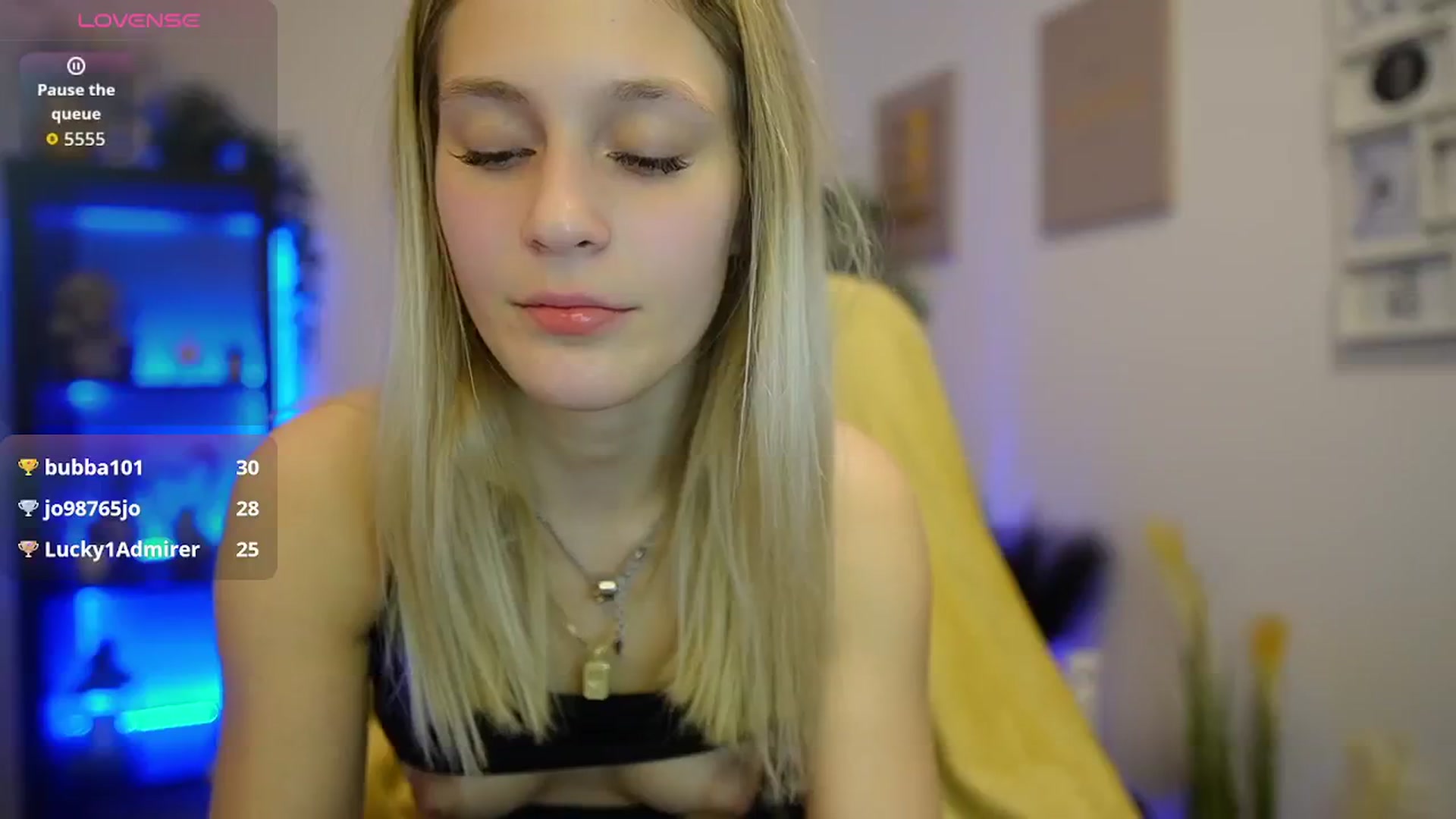 Gallery image thumbnail from Luna_Grace18's myfreecams stream on, 04/29/2026, 22:17 image 15 of 20