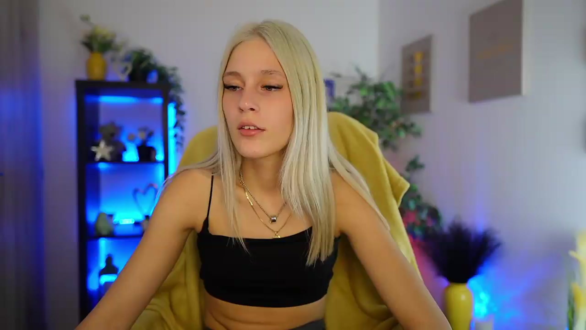Gallery image thumbnail from Luna_Grace18's myfreecams stream on, 05/15/2026, 17:45 image 1 of 20