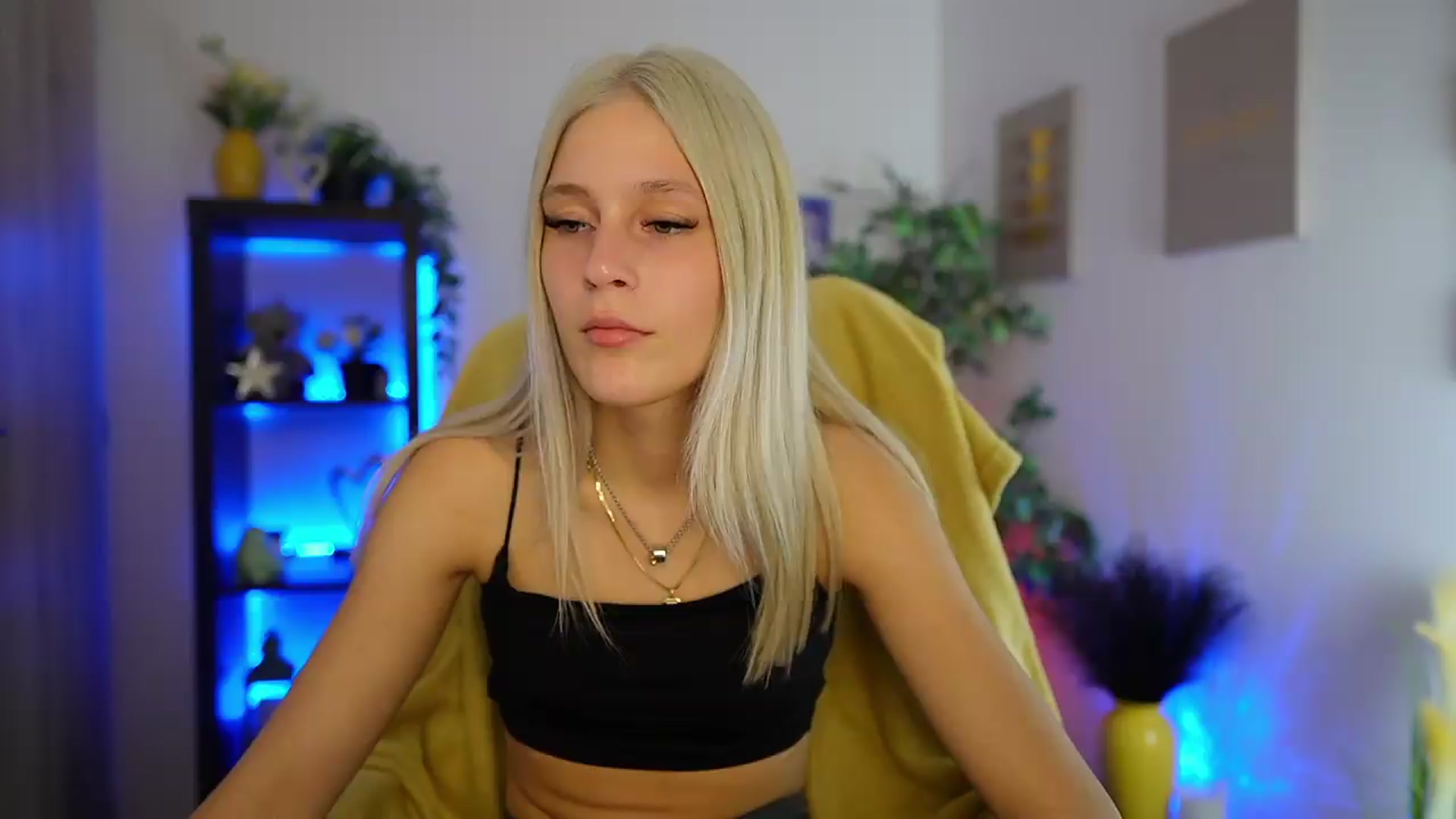 Gallery image thumbnail from Luna_Grace18's myfreecams stream on, 05/15/2026, 17:45 image 5 of 20