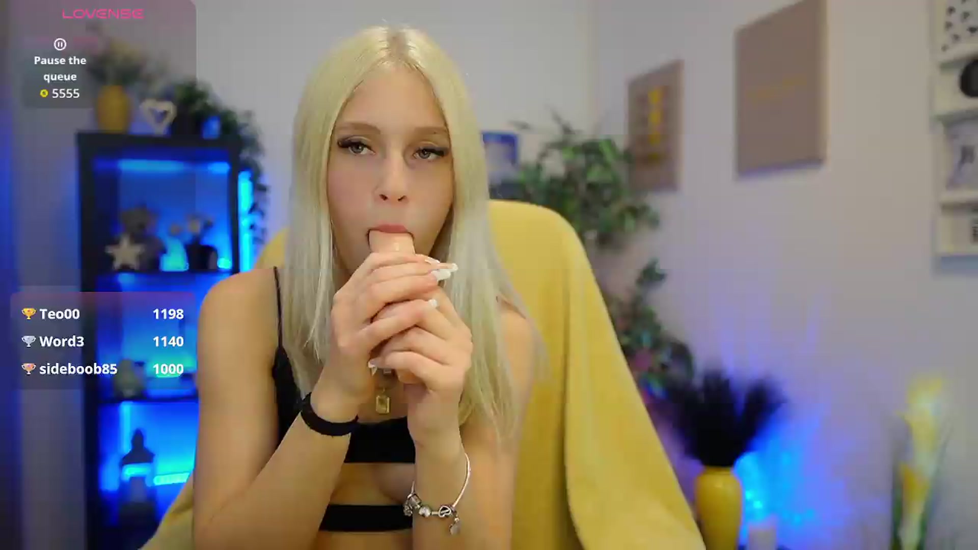 Gallery image thumbnail from Luna_Grace18's myfreecams stream on, 05/17/2026, 16:18 image 10 of 20