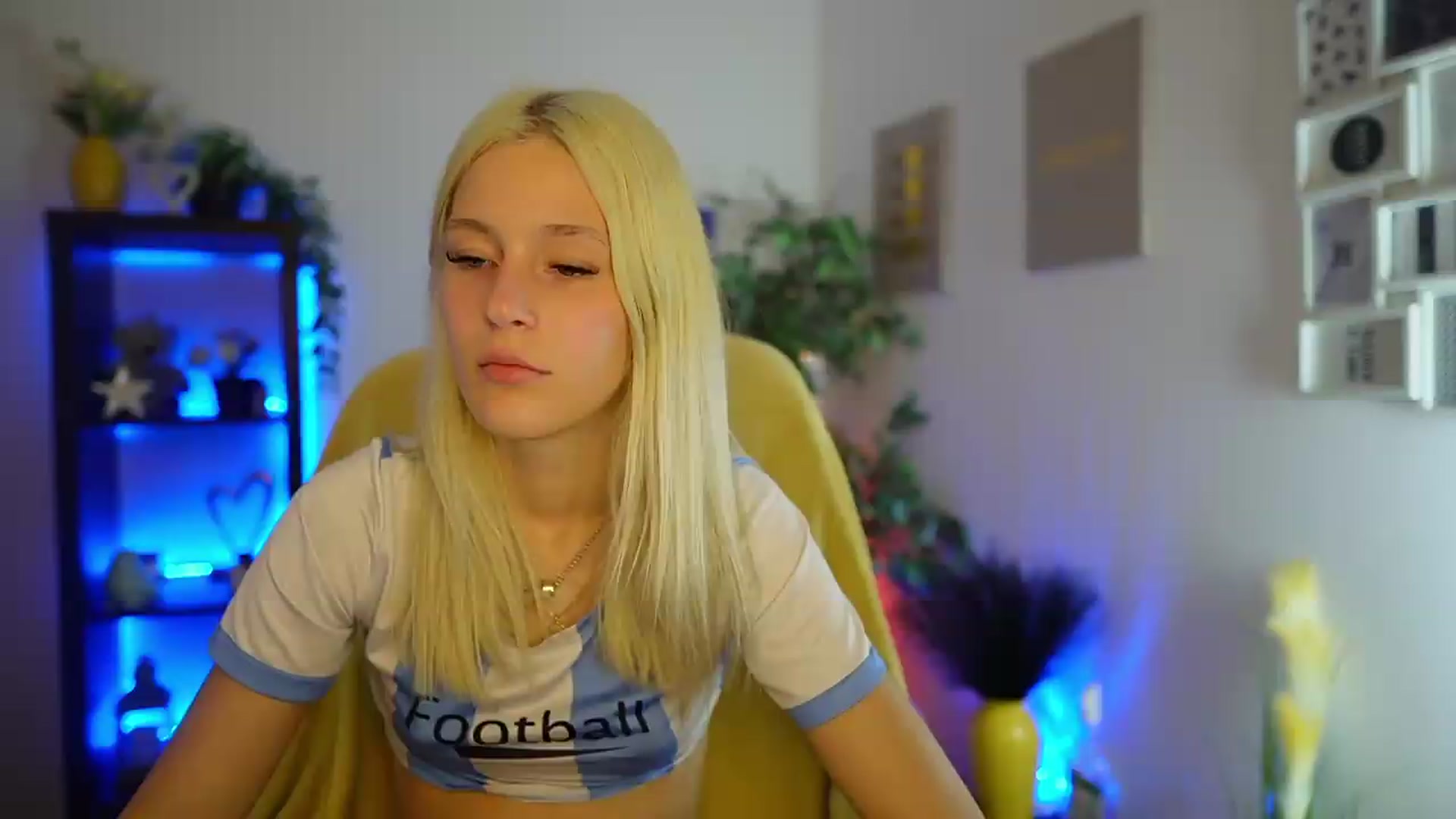 Gallery image thumbnail from Luna_Grace18's myfreecams stream on, 06/05/2026, 15:34 image 1 of 20