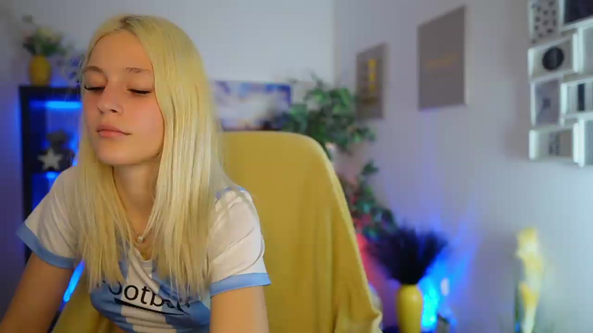 Gallery image thumbnail from Luna_Grace18's myfreecams stream on, 06/05/2026, 15:34 image 13 of 20