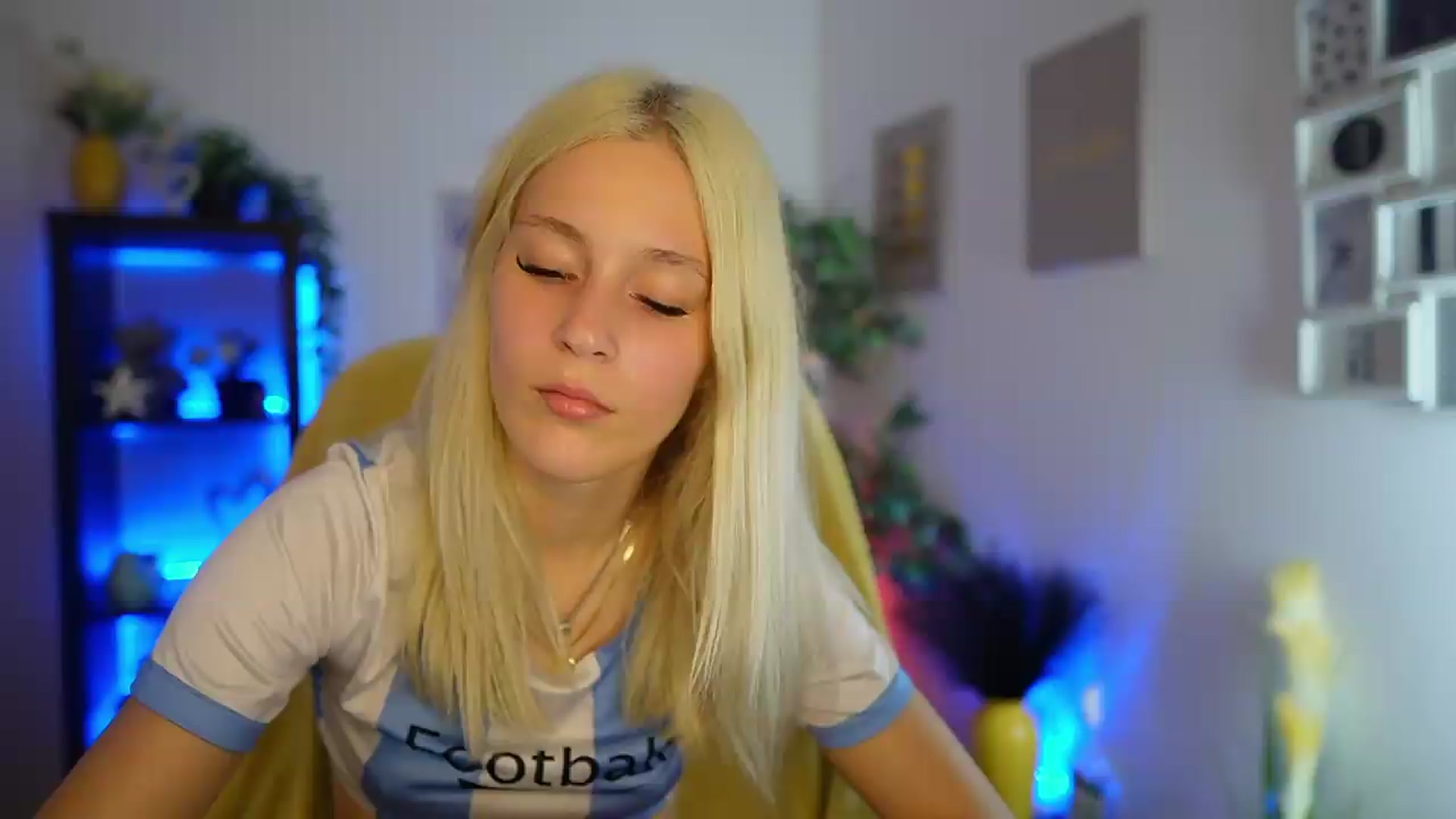 Gallery image thumbnail from Luna_Grace18's myfreecams stream on, 06/05/2026, 15:34 image 12 of 20