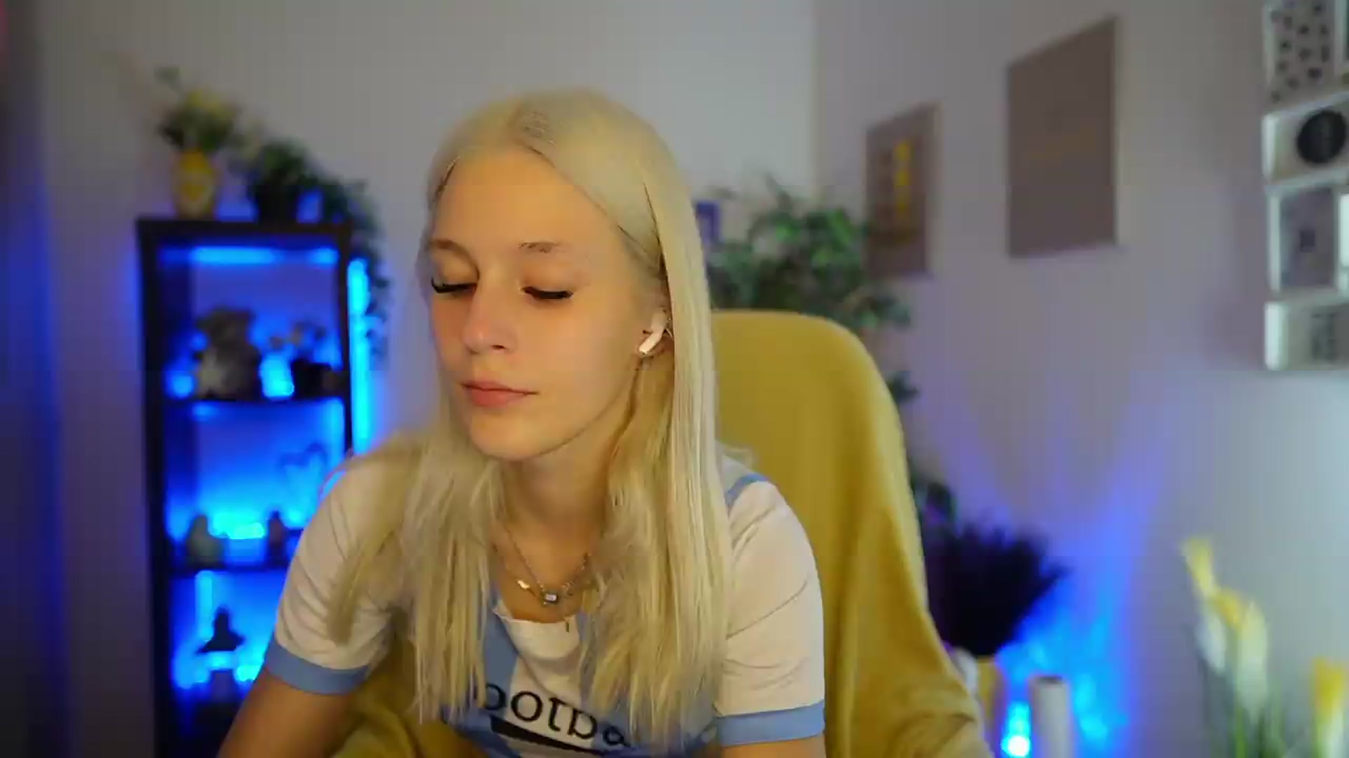 Gallery image thumbnail from Luna_Grace18's myfreecams stream on, 06/24/2026, 15:21 image 2 of 20