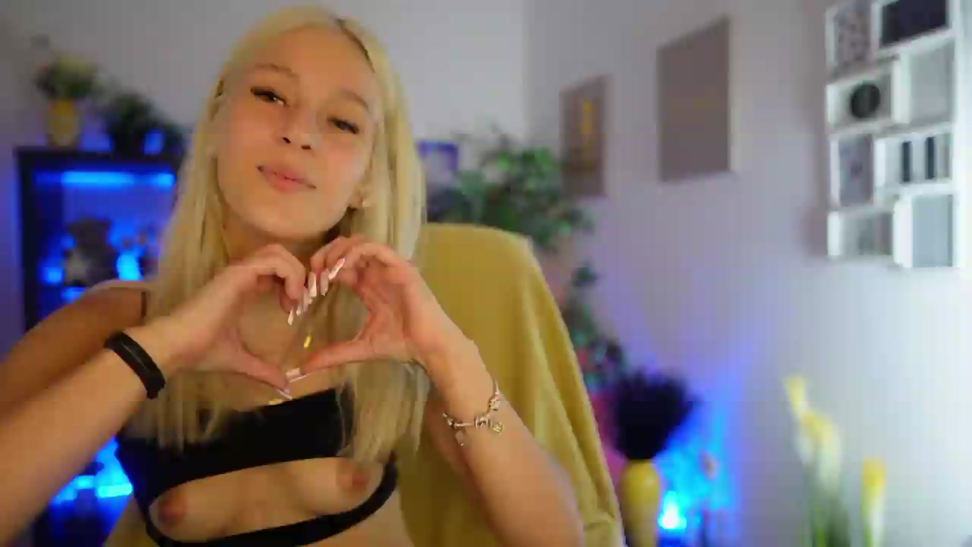 Gallery image thumbnail from Luna_Grace18's myfreecams stream on, 07/02/2026, 13:06 image 11 of 20