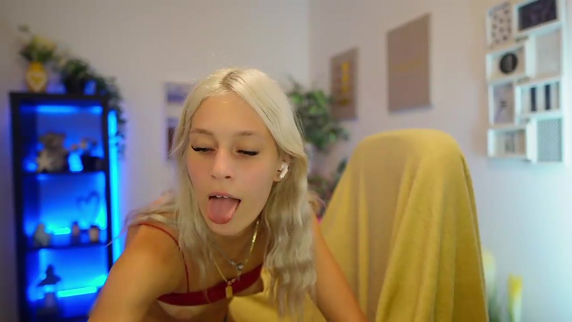 Gallery image thumbnail from Luna_Grace18's myfreecams stream on, 07/05/2026, 15:53 image 17 of 20