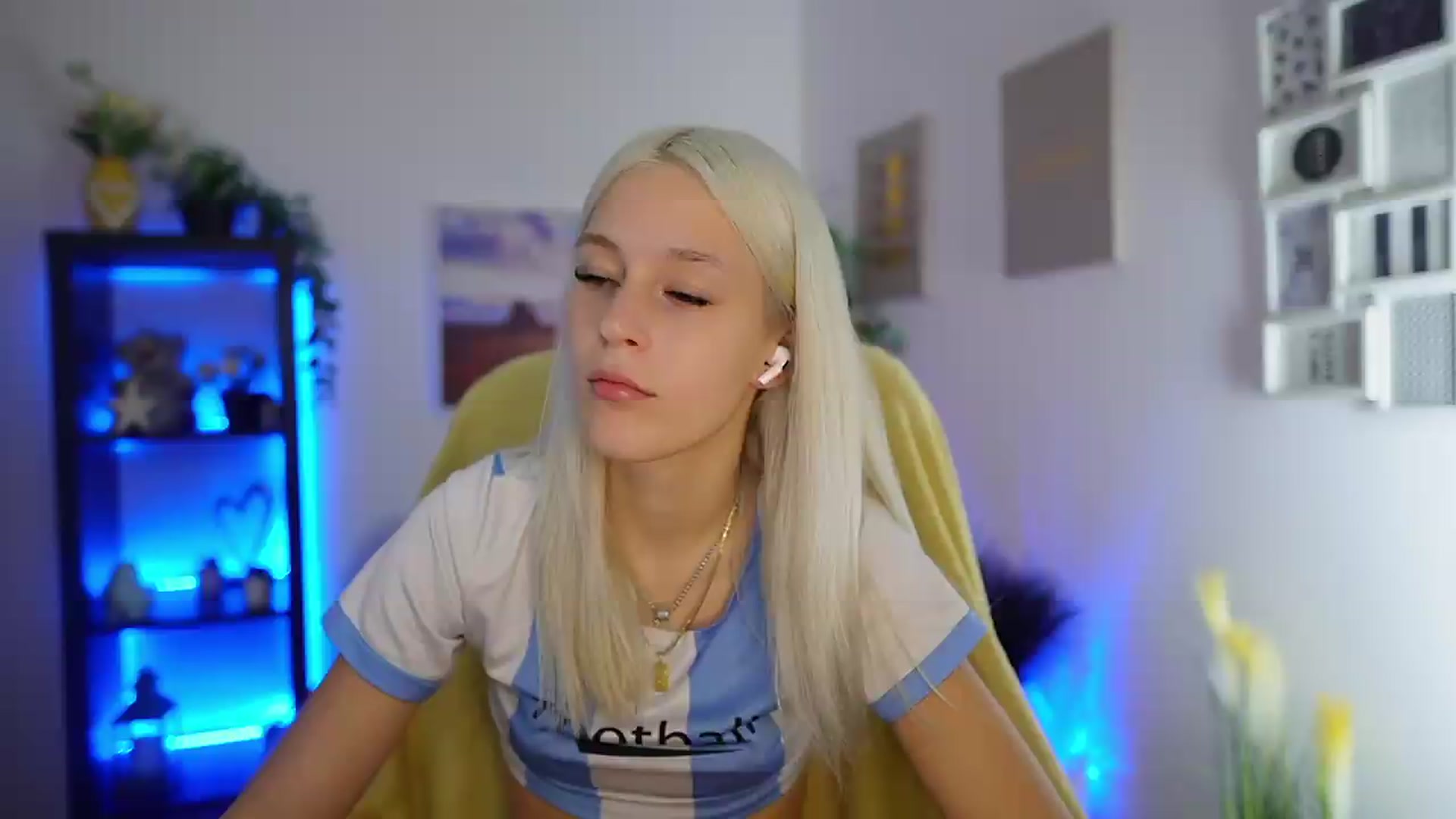 Gallery image thumbnail from Luna_Grace18's myfreecams stream on, 07/06/2026, 15:04 image 2 of 20