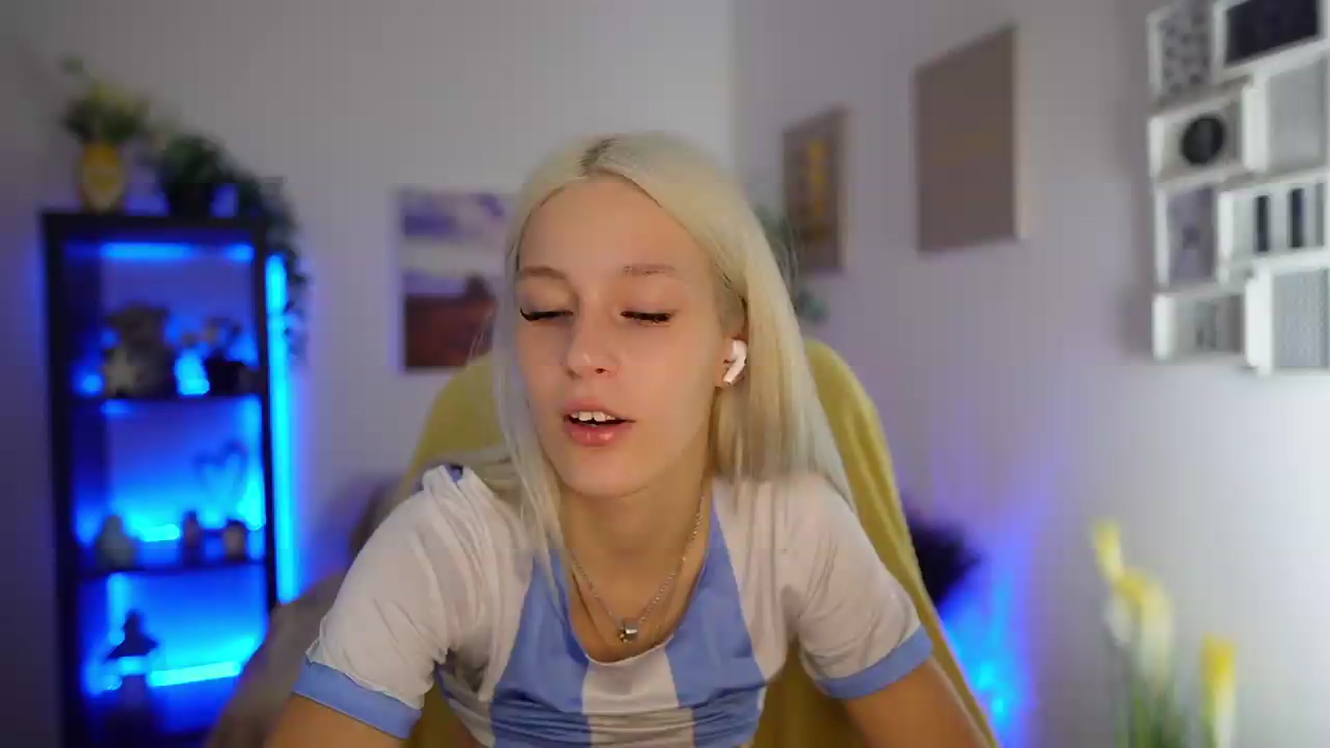 Gallery image thumbnail from Luna_Grace18's myfreecams stream on, 07/06/2026, 15:04 image 16 of 20