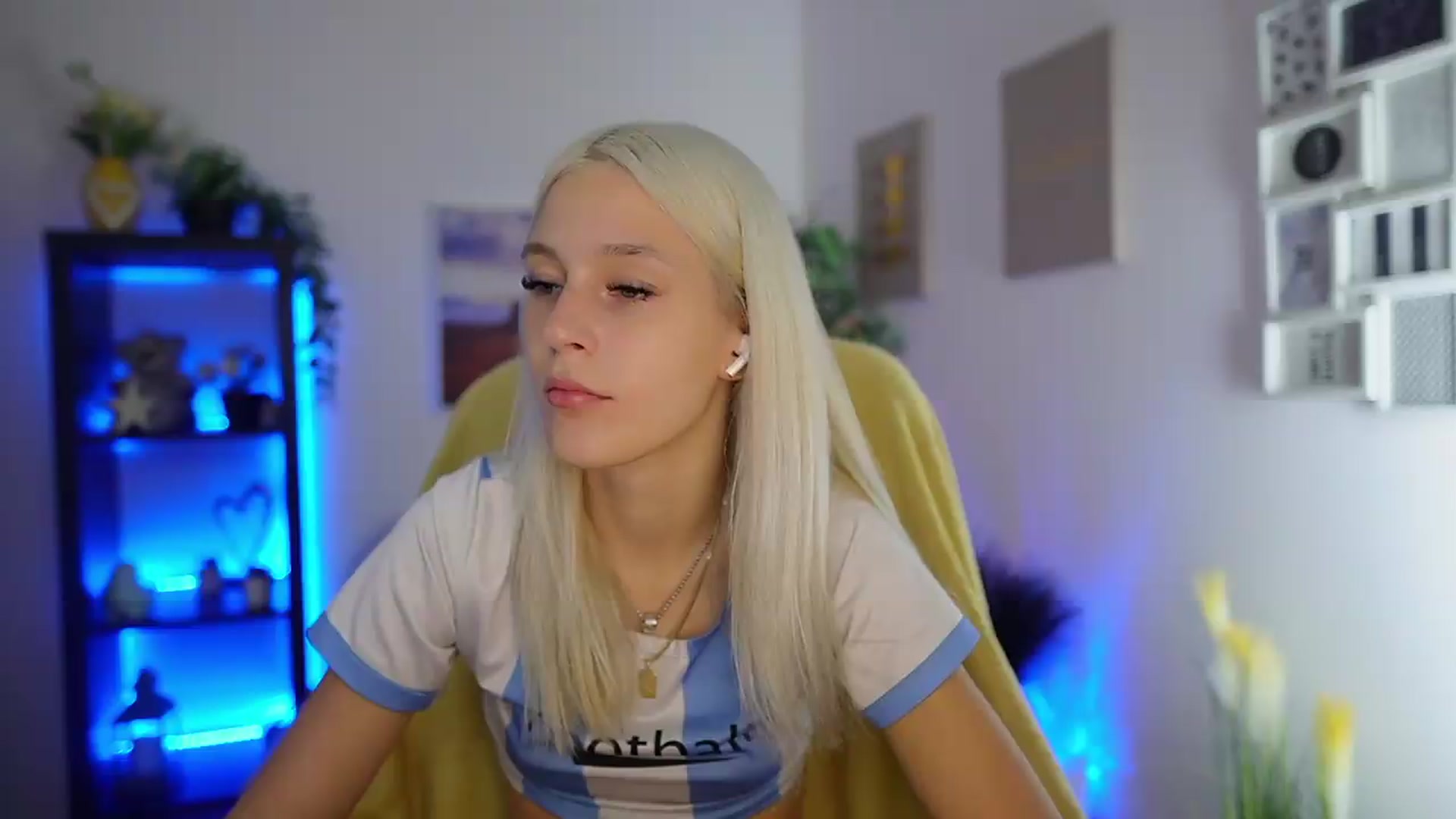 Gallery image thumbnail from Luna_Grace18's myfreecams stream on, 07/06/2026, 15:04 image 3 of 20