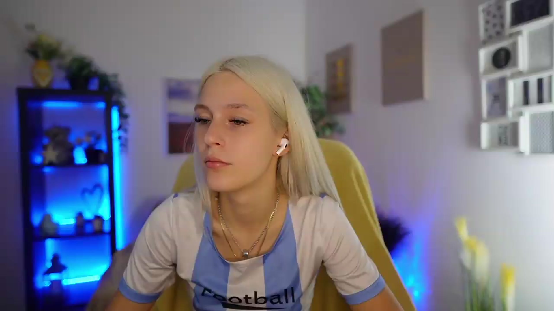 Gallery image thumbnail from Luna_Grace18's myfreecams stream on, 07/06/2026, 15:04 image 15 of 20