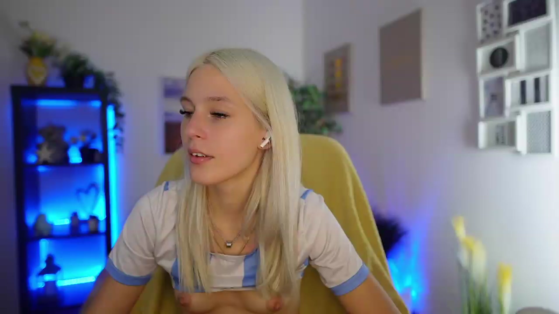 Gallery image thumbnail from Luna_Grace18's myfreecams stream on, 07/06/2026, 15:27 image 10 of 20