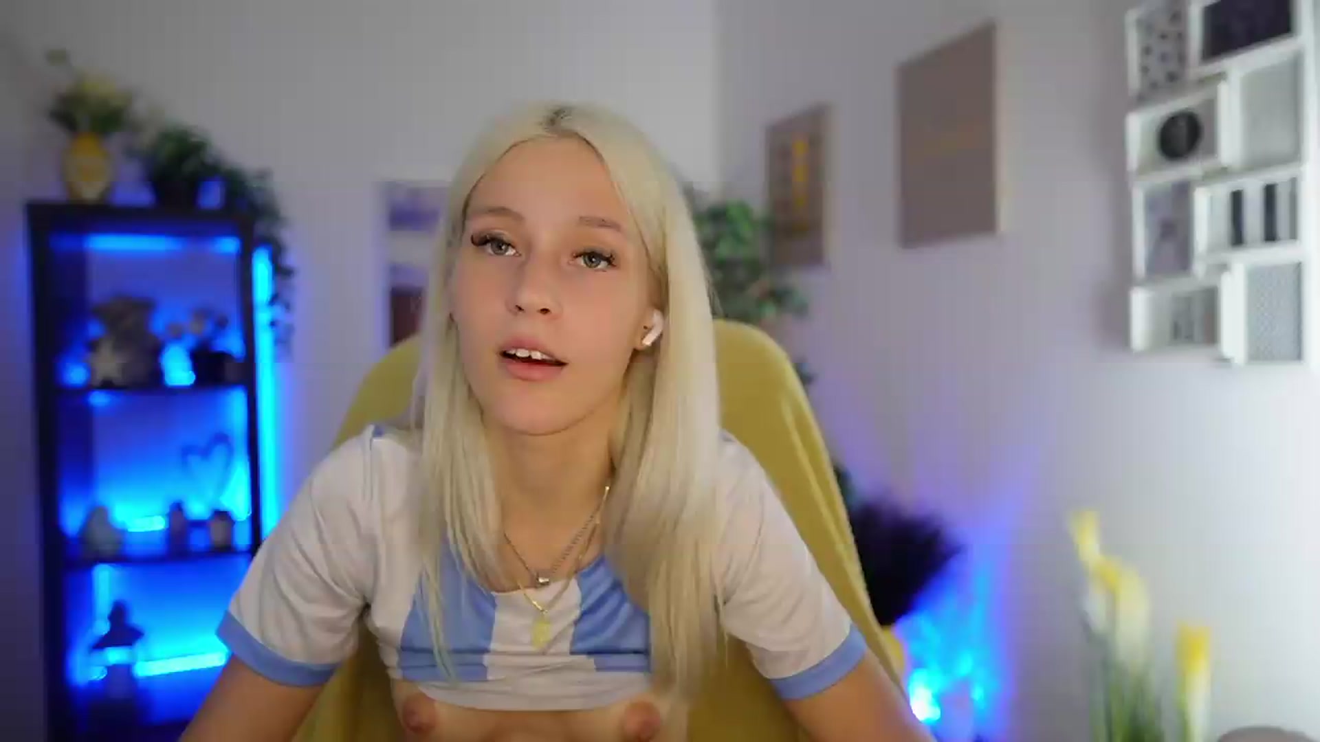 Gallery image thumbnail from Luna_Grace18's myfreecams stream on, 07/06/2026, 15:27 image 1 of 20