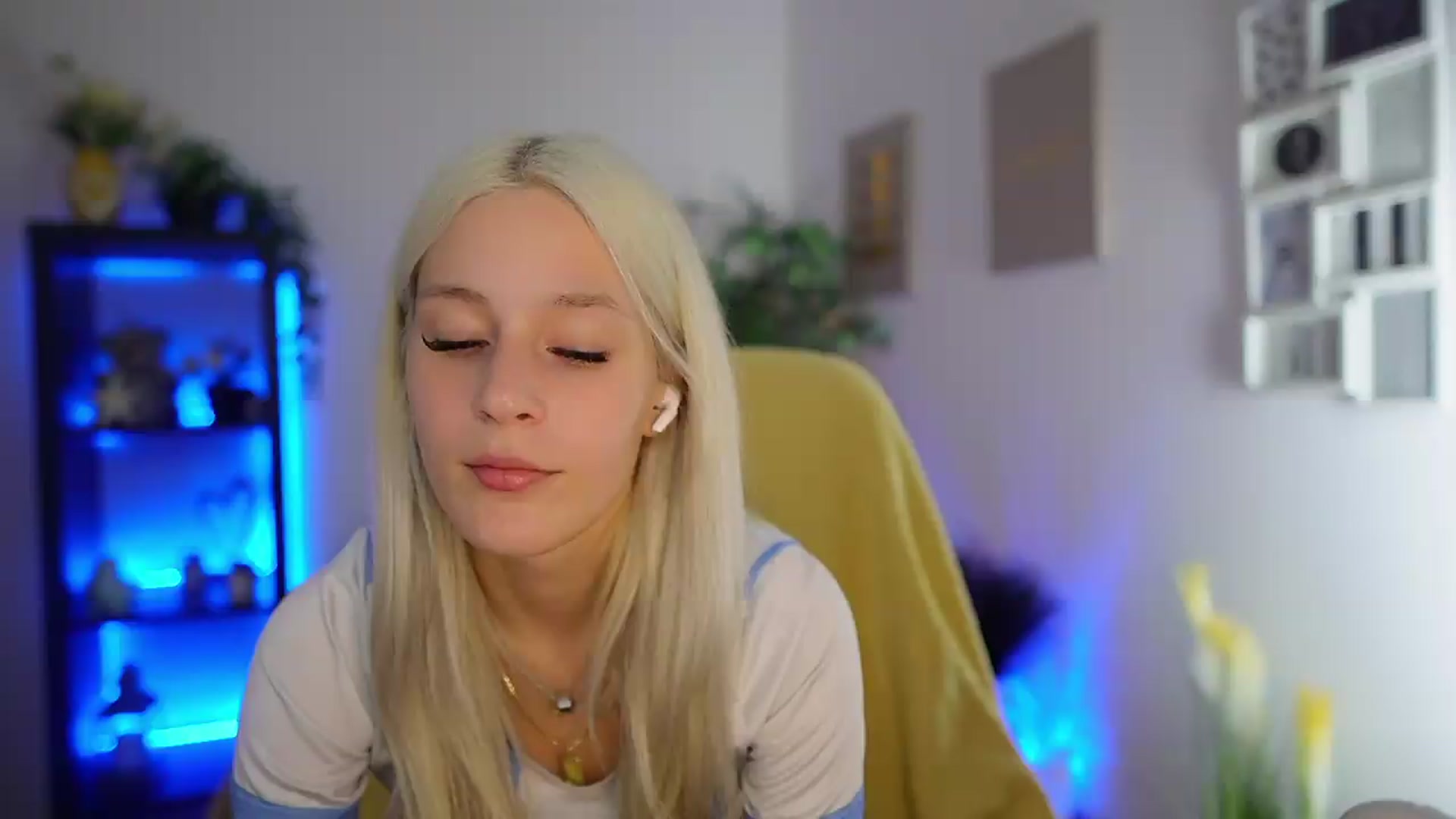 Gallery image thumbnail from Luna_Grace18's myfreecams stream on, 07/06/2026, 15:27 image 17 of 20